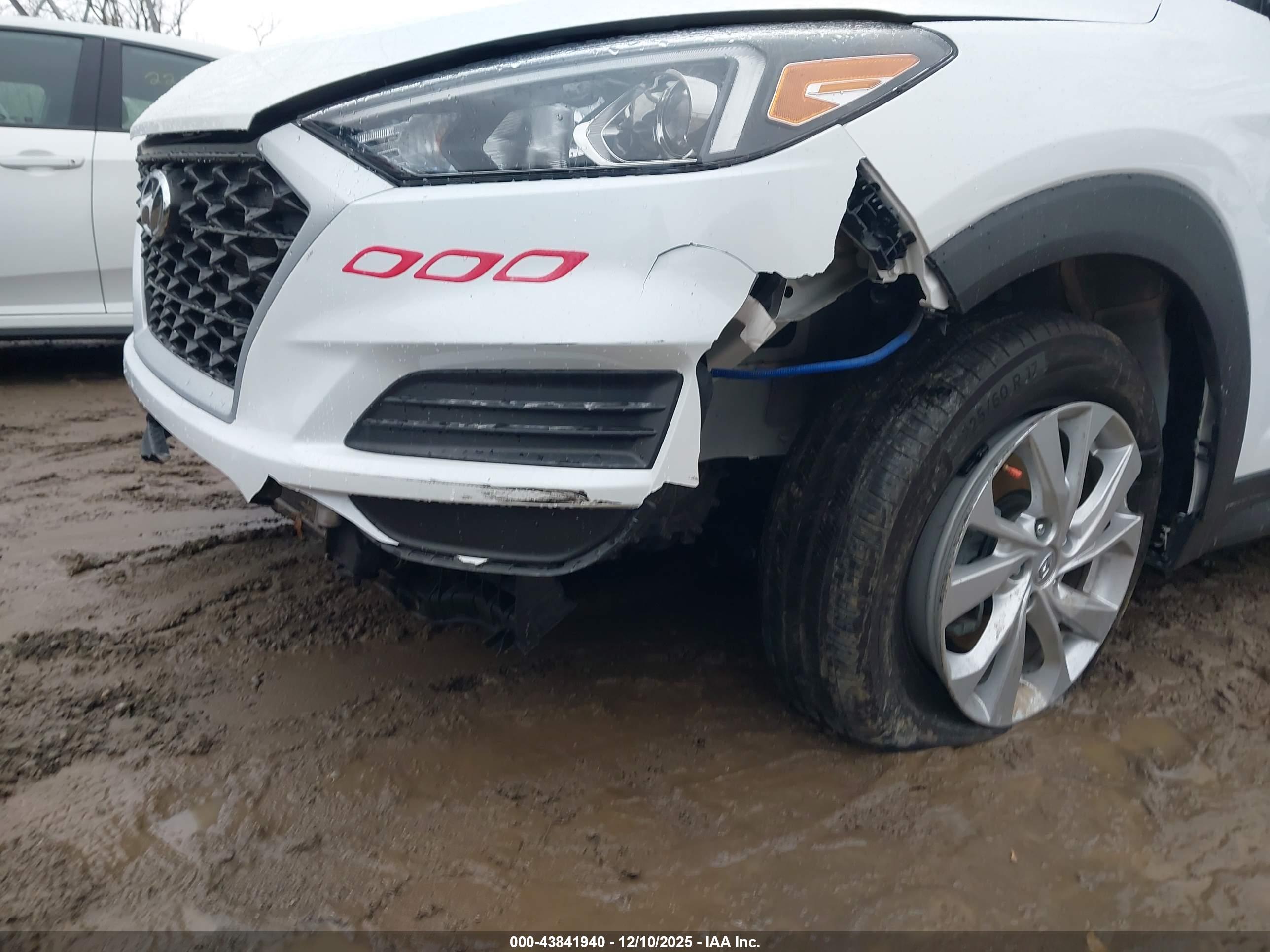 HYUNDAI TUCSON image 6