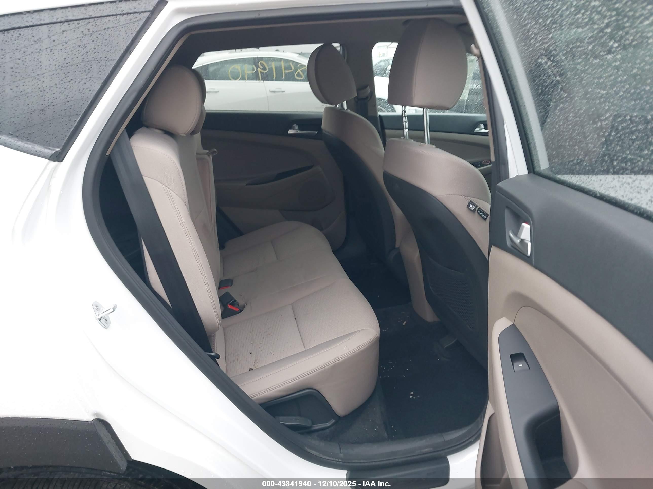 HYUNDAI TUCSON image 8