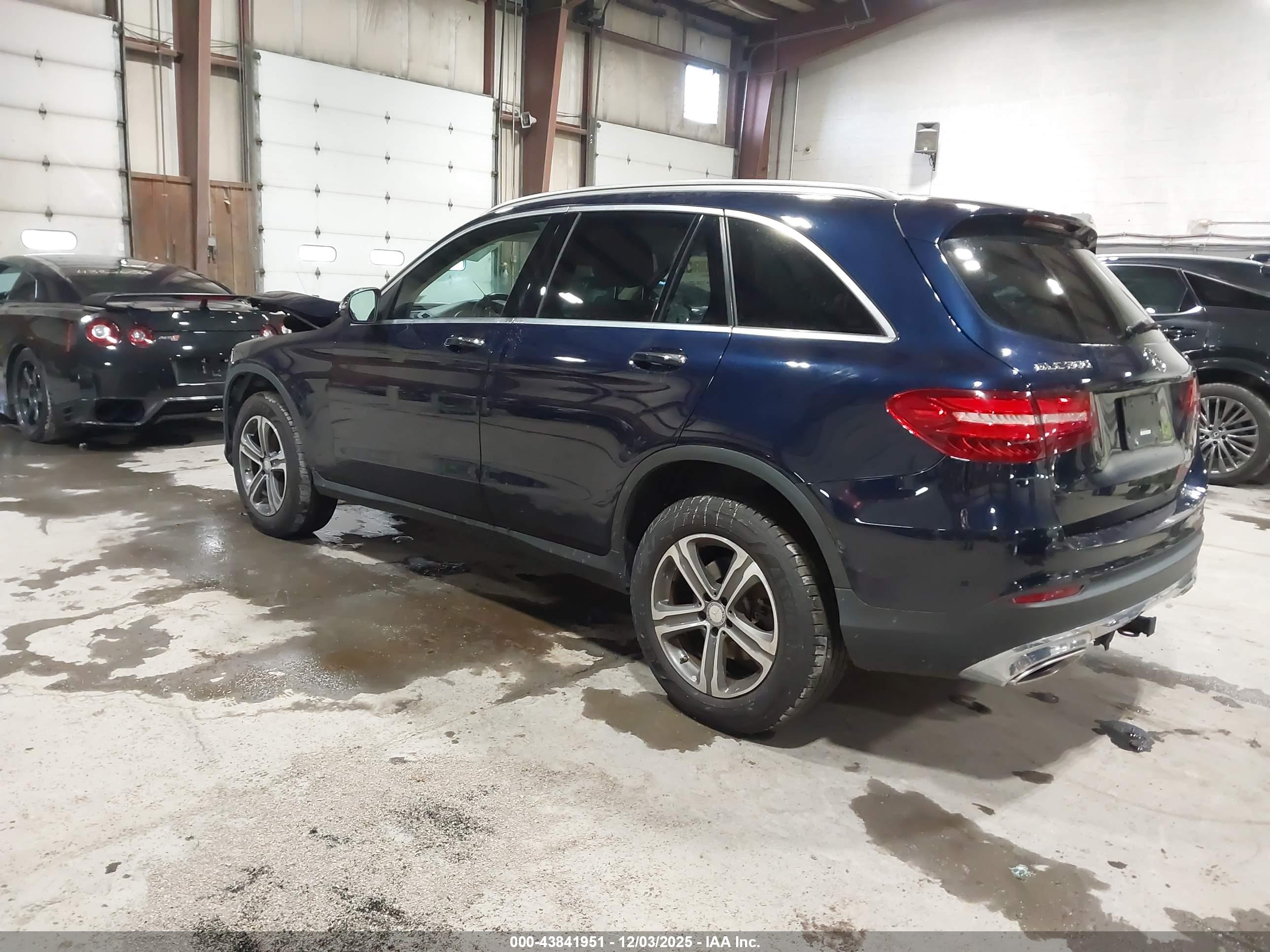 MERCEDES-BENZ GLC image 3