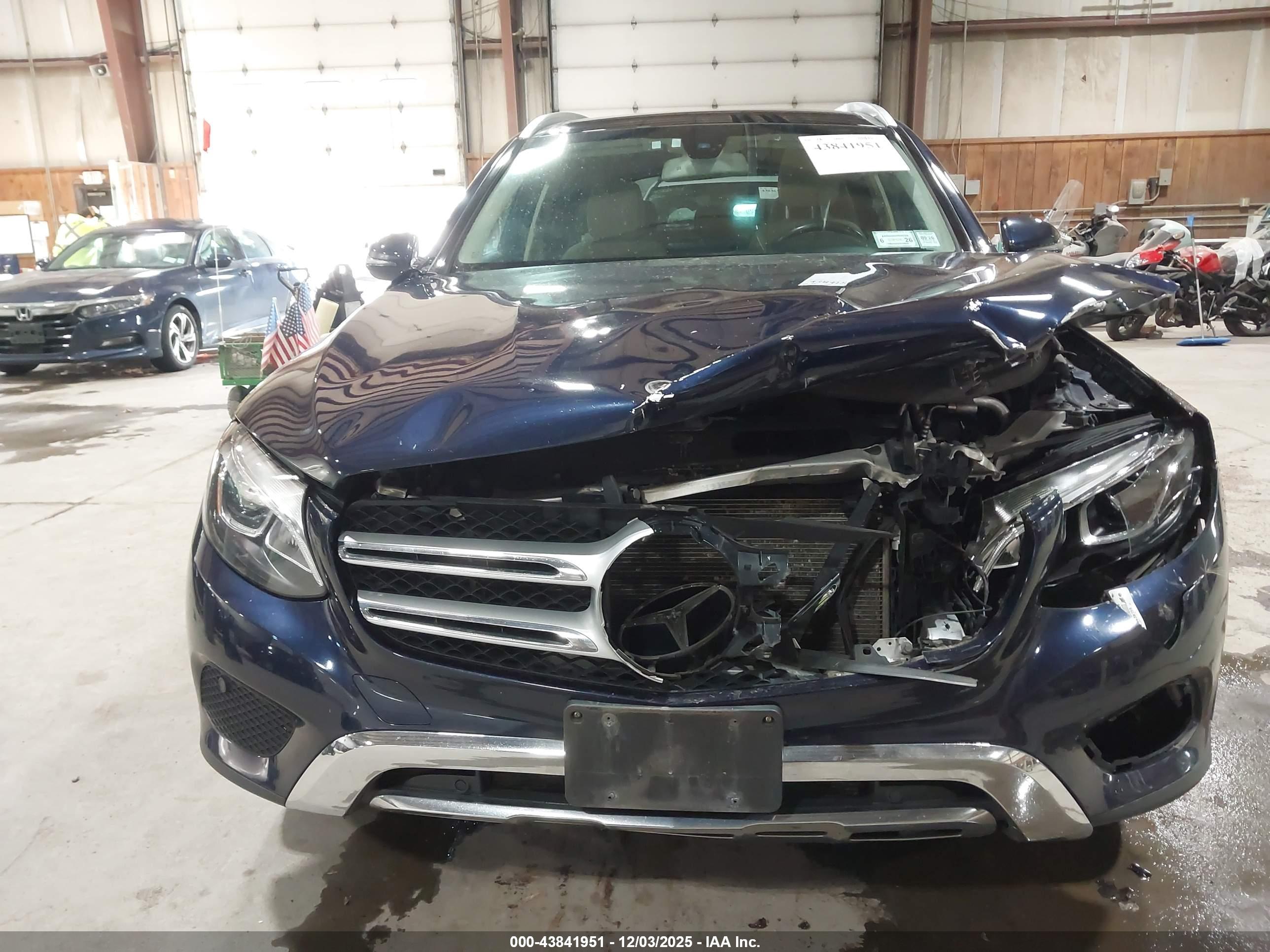 MERCEDES-BENZ GLC image 6