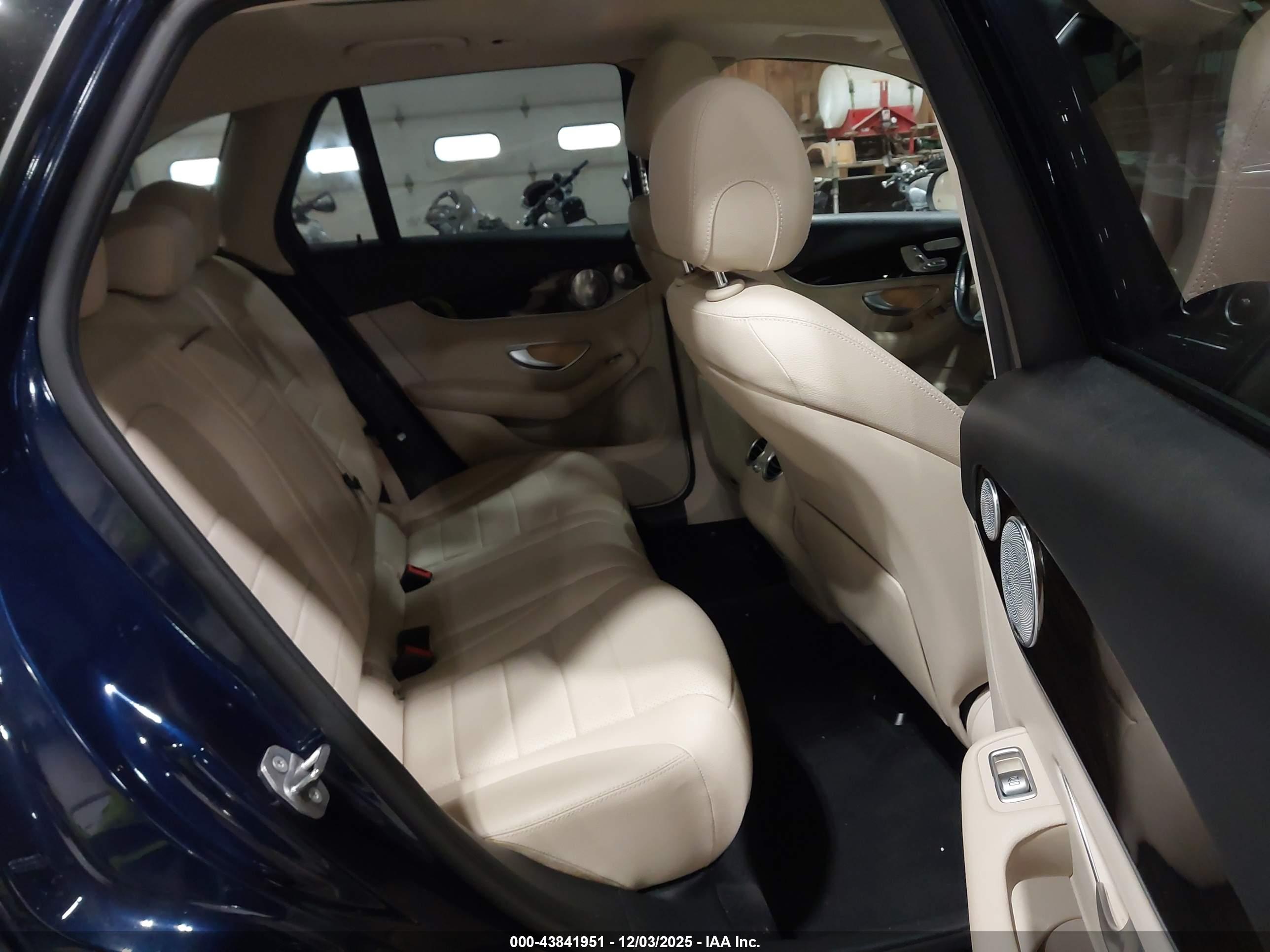 MERCEDES-BENZ GLC image 8