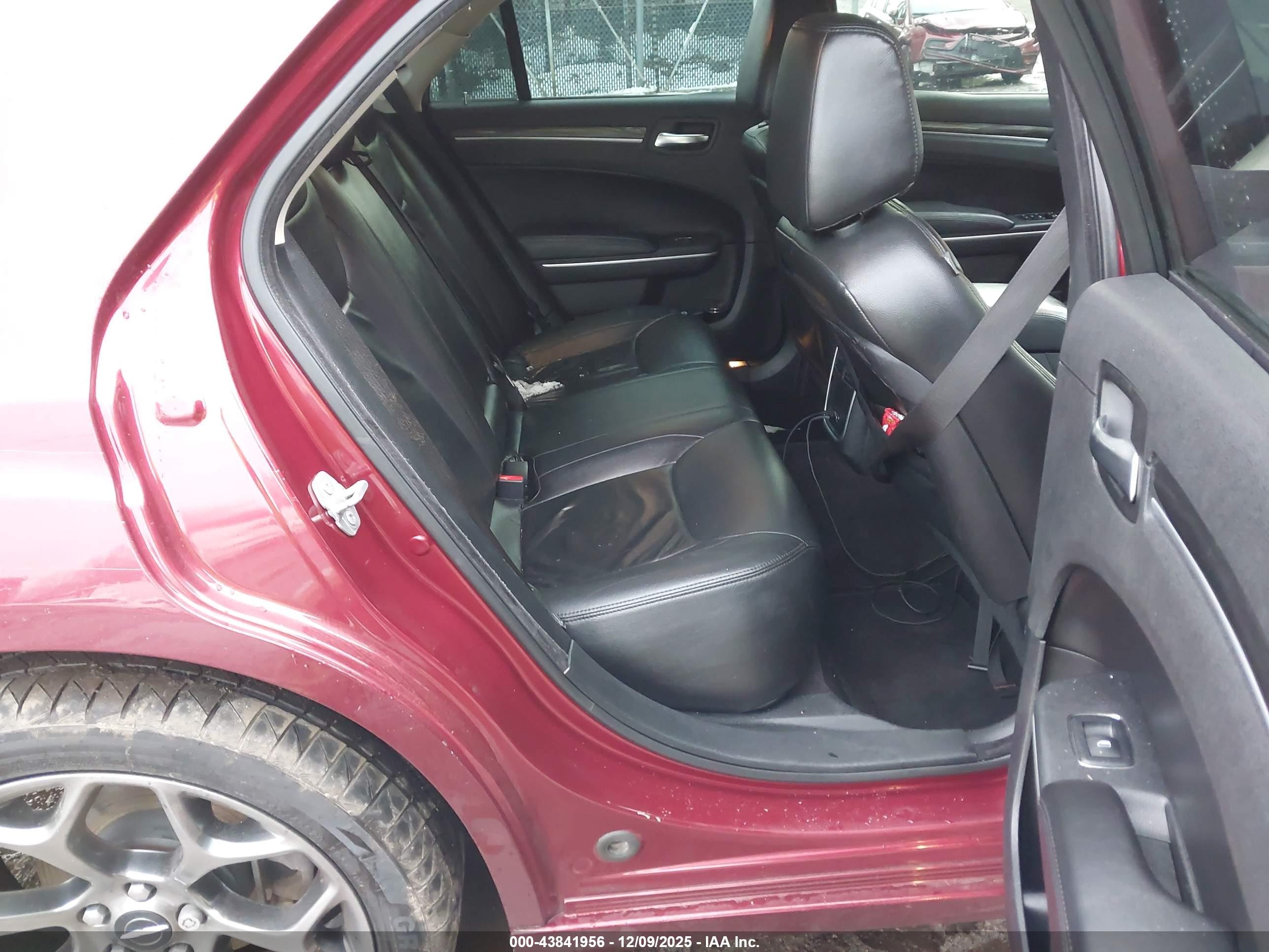 CHRYSLER 300 image 8