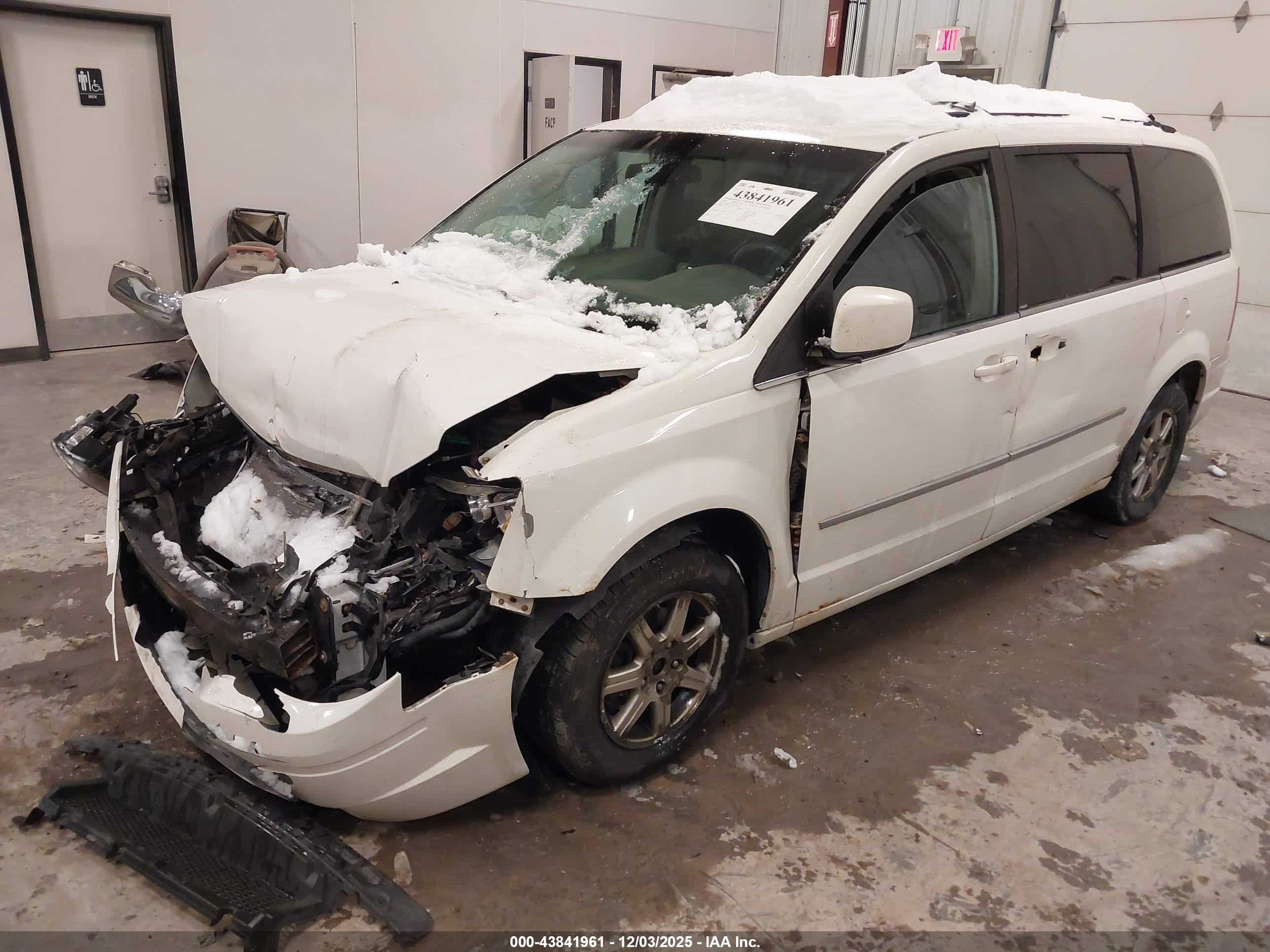 CHRYSLER TOWN image 2