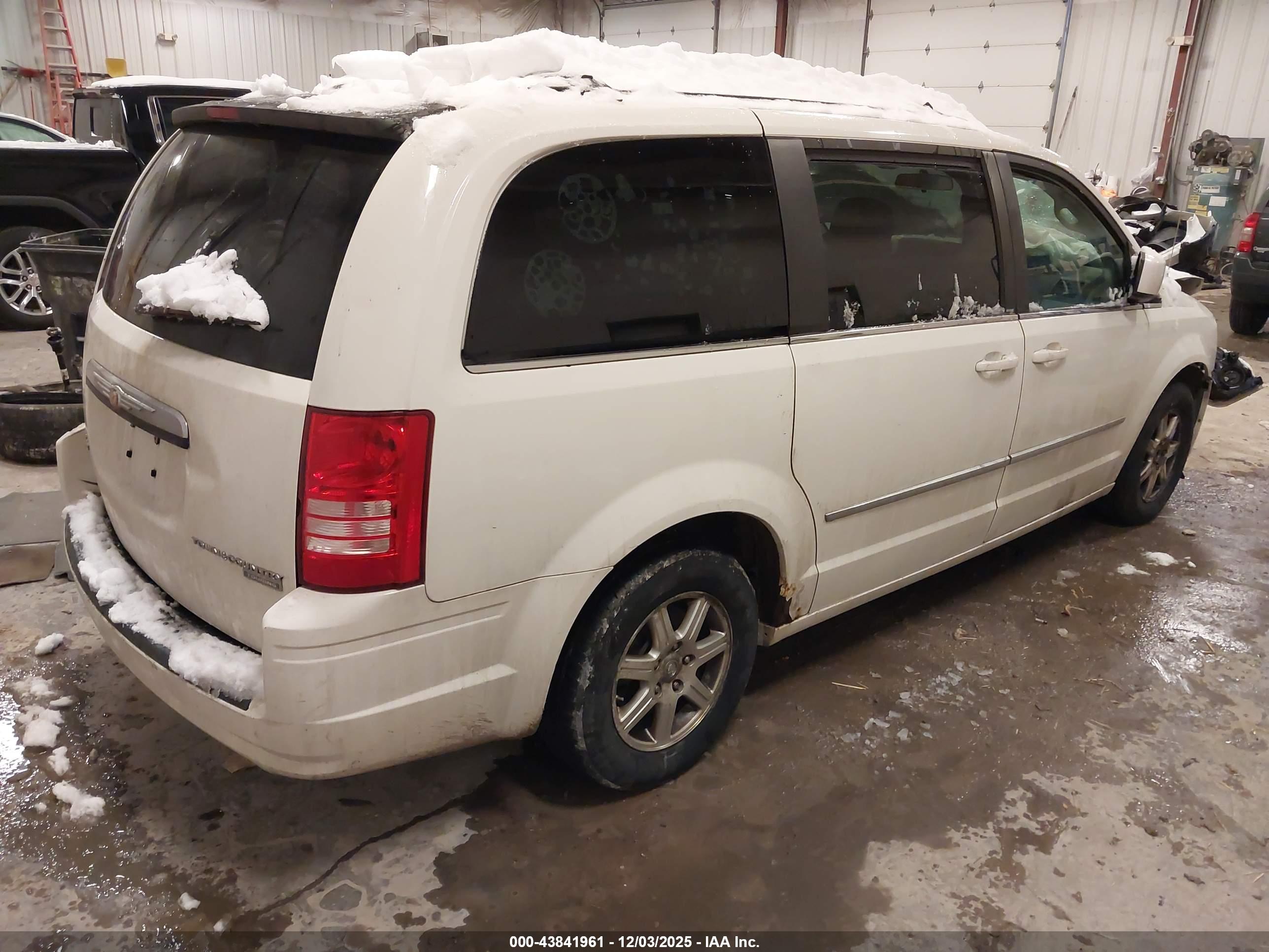 CHRYSLER TOWN image 4