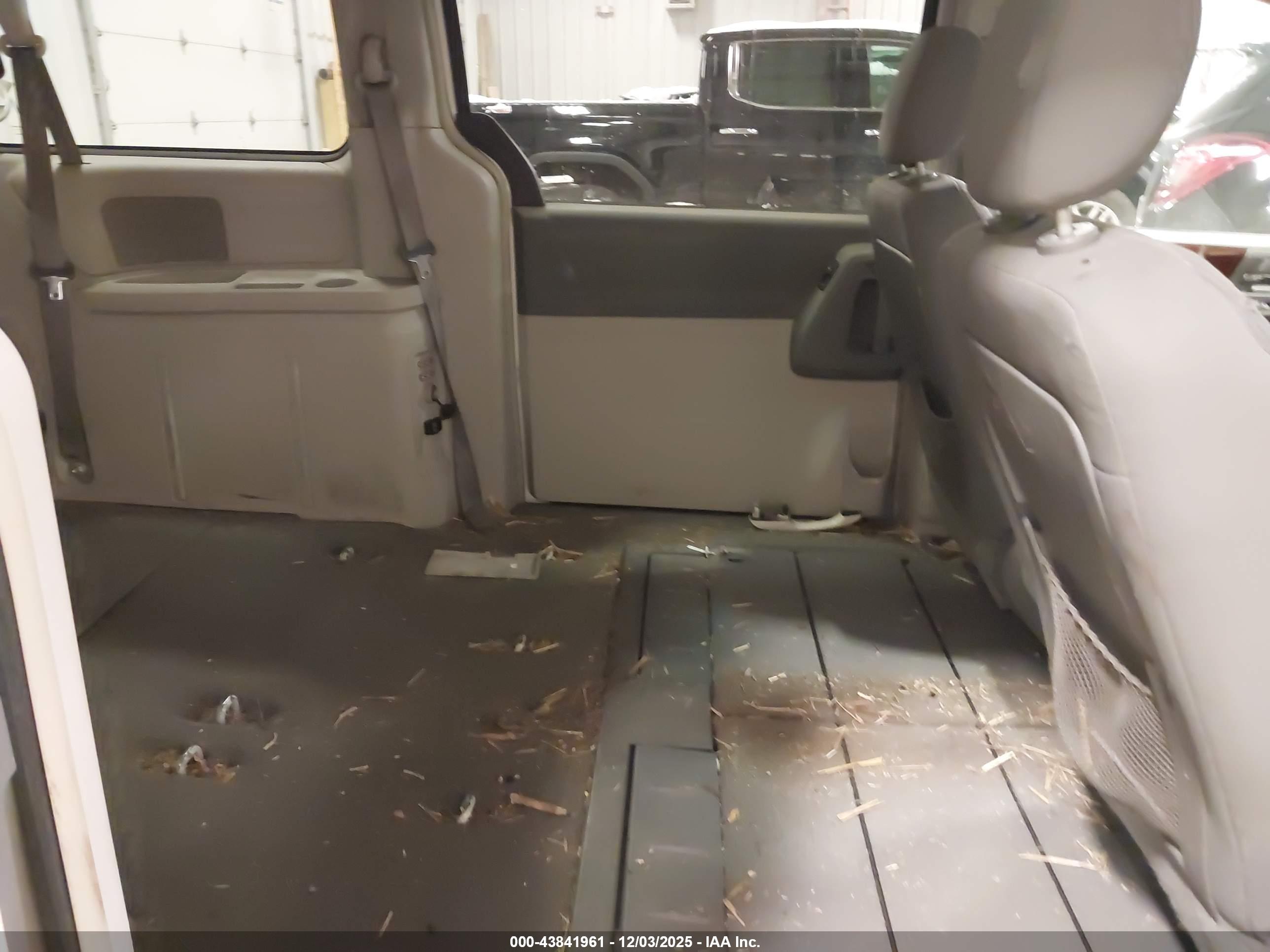 CHRYSLER TOWN image 8
