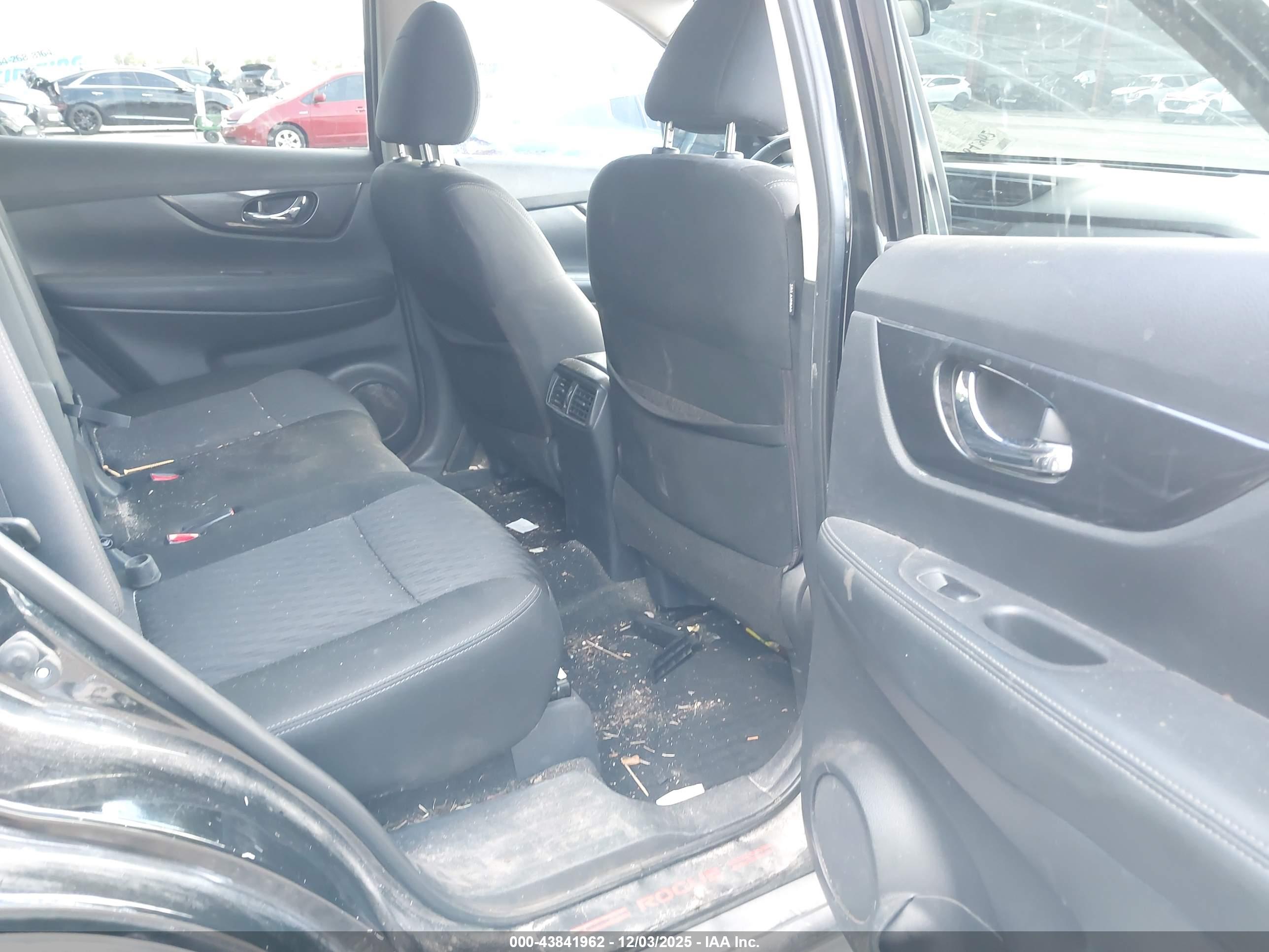 NISSAN ROGUE image 8