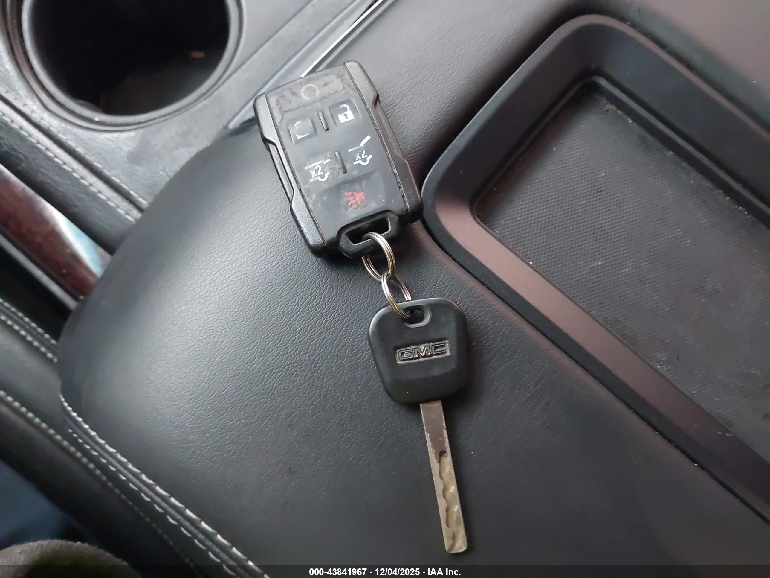 GMC YUKON image 11