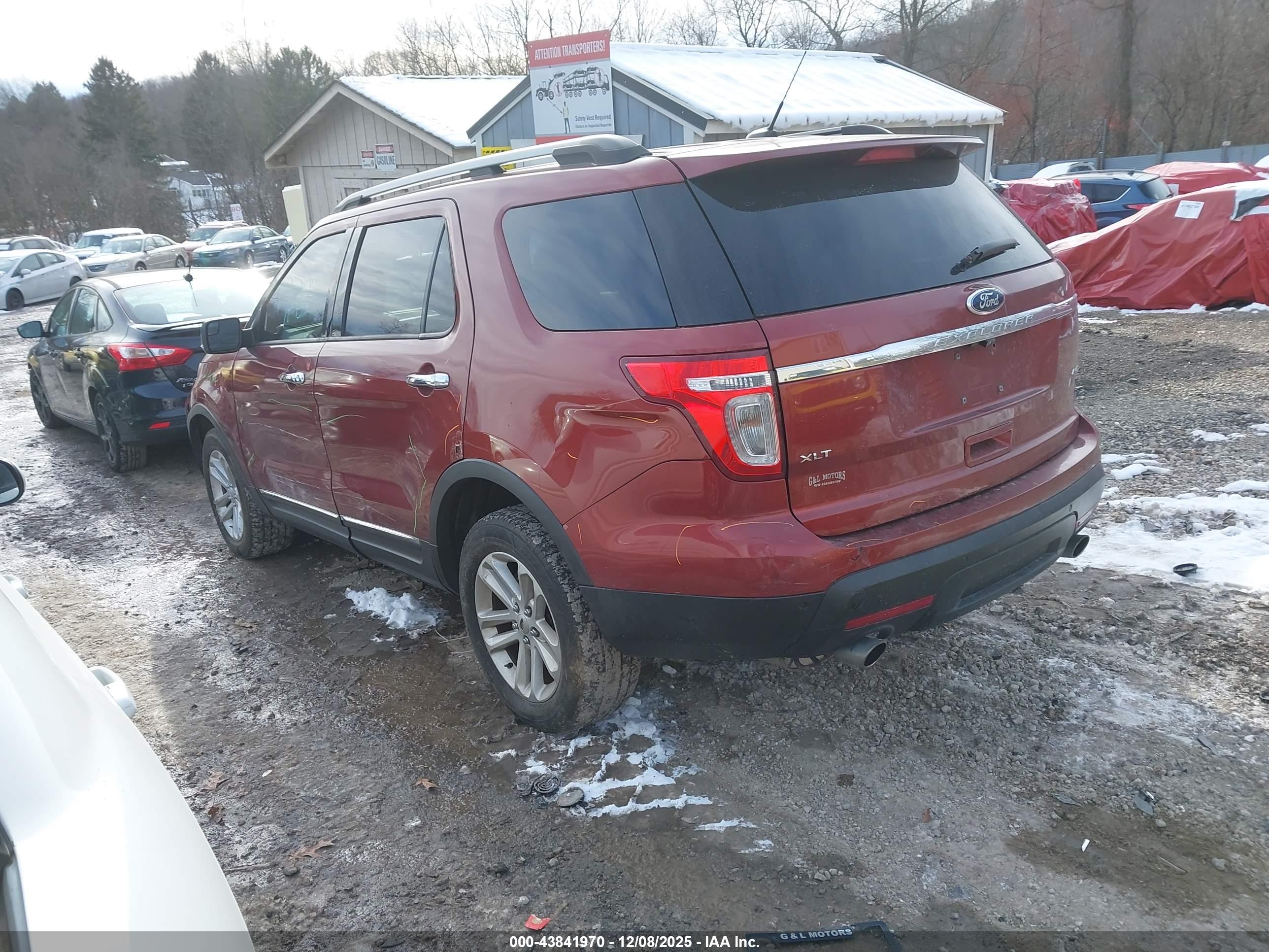 FORD EXPLORER image 3