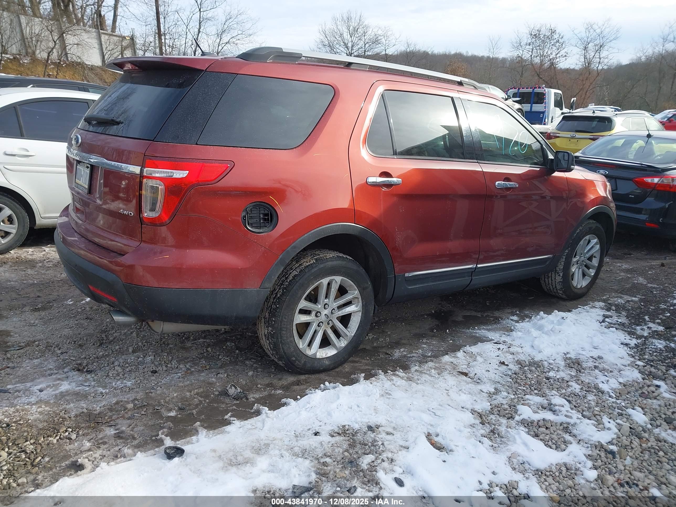 FORD EXPLORER image 4