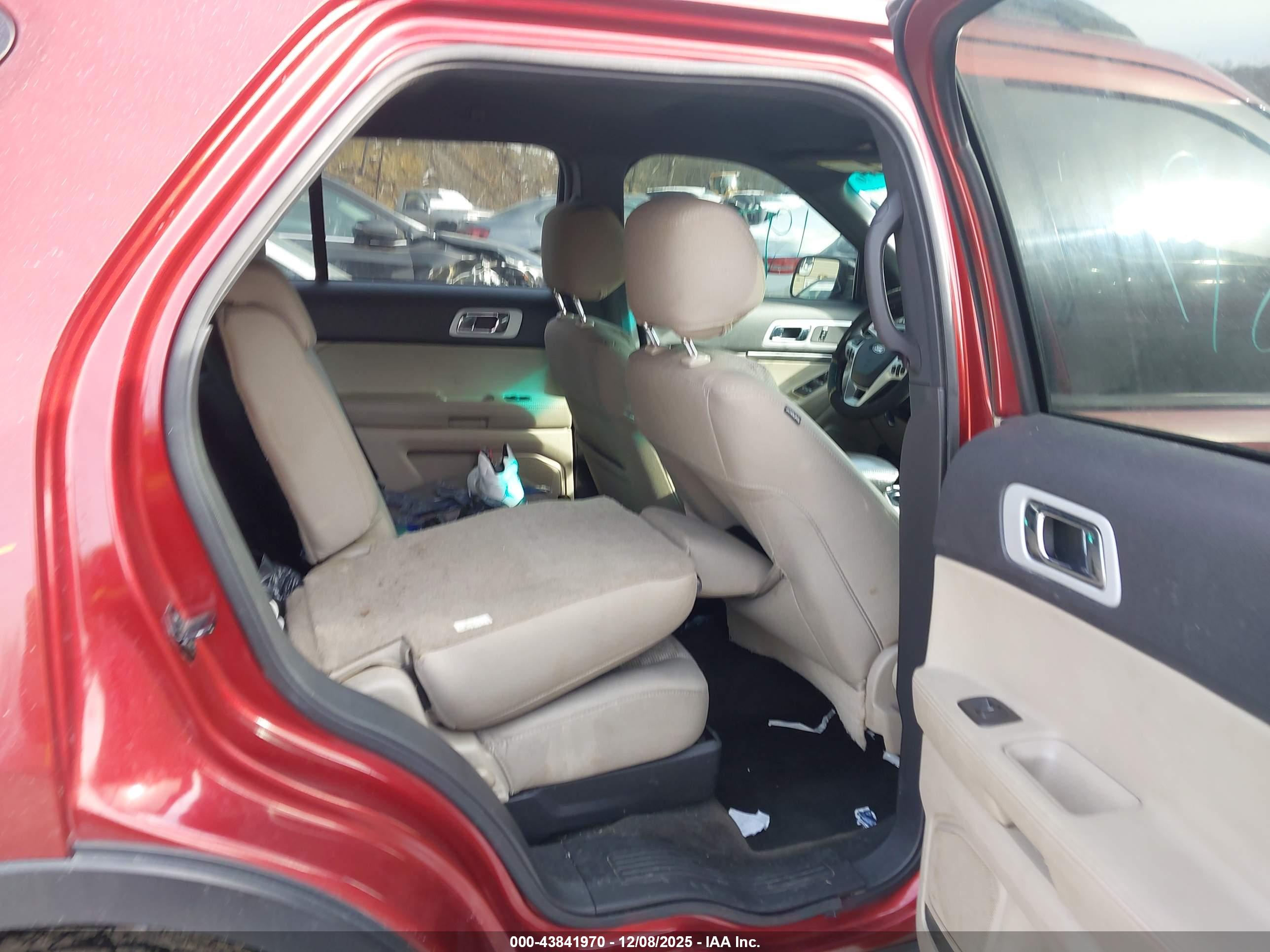 FORD EXPLORER image 8