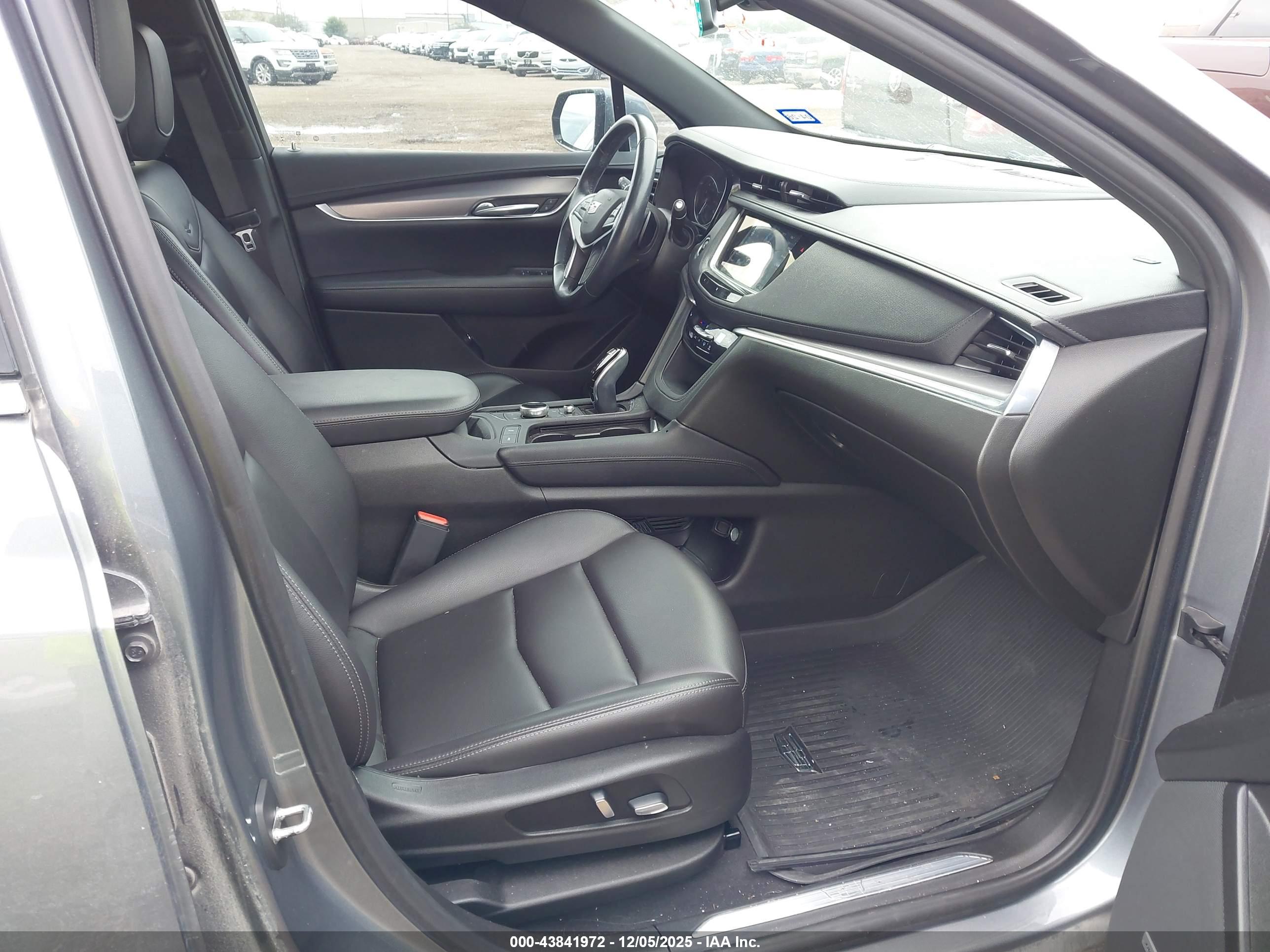 CADILLAC XT5 image 5