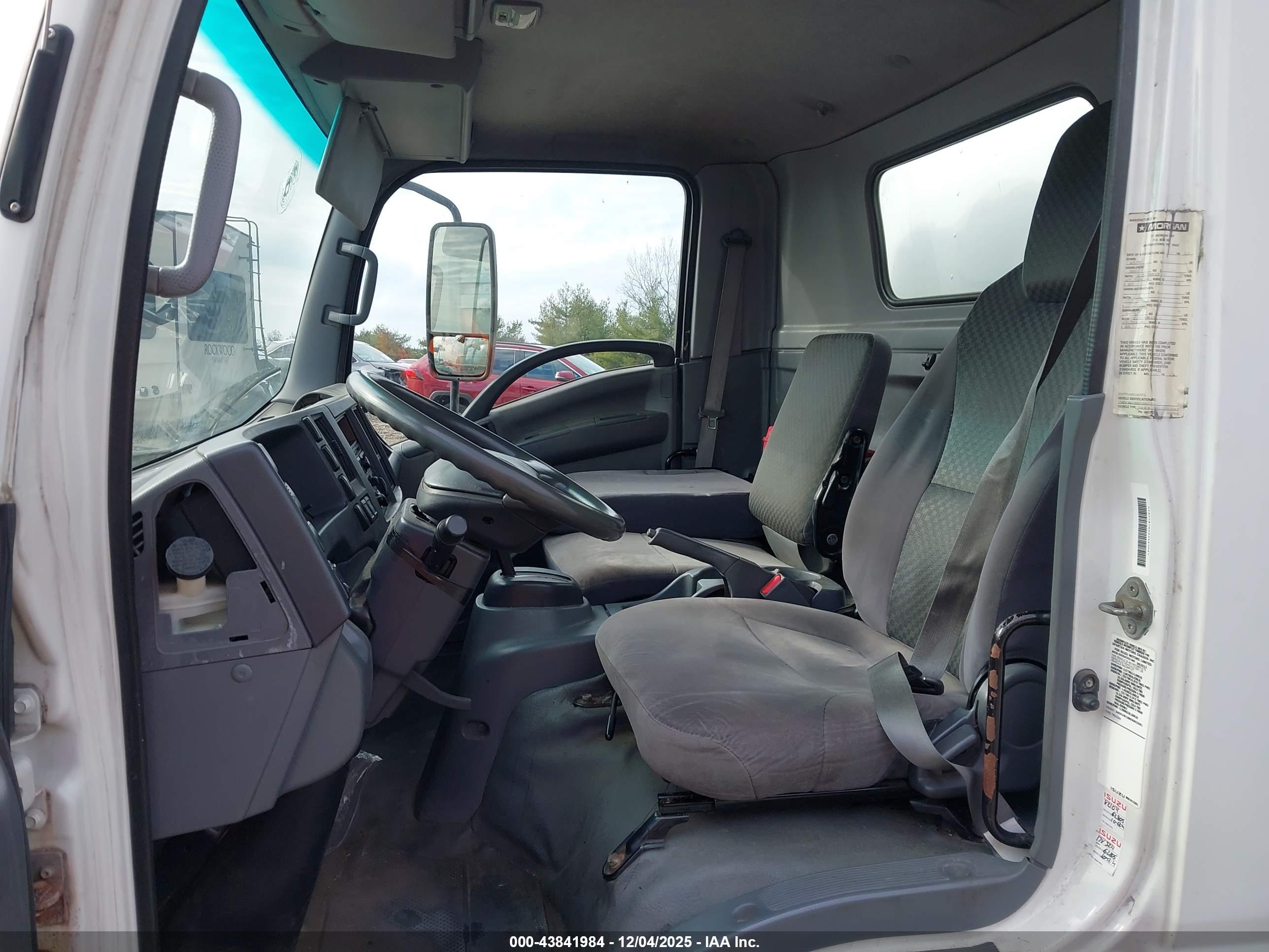 ISUZU NPR image 8