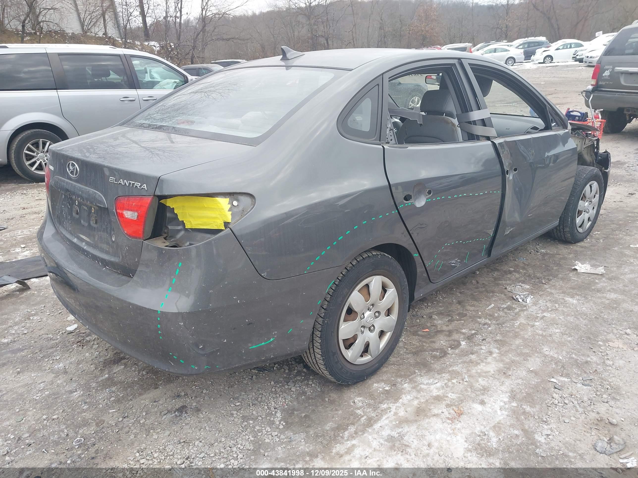 HYUNDAI ELANTRA image 4