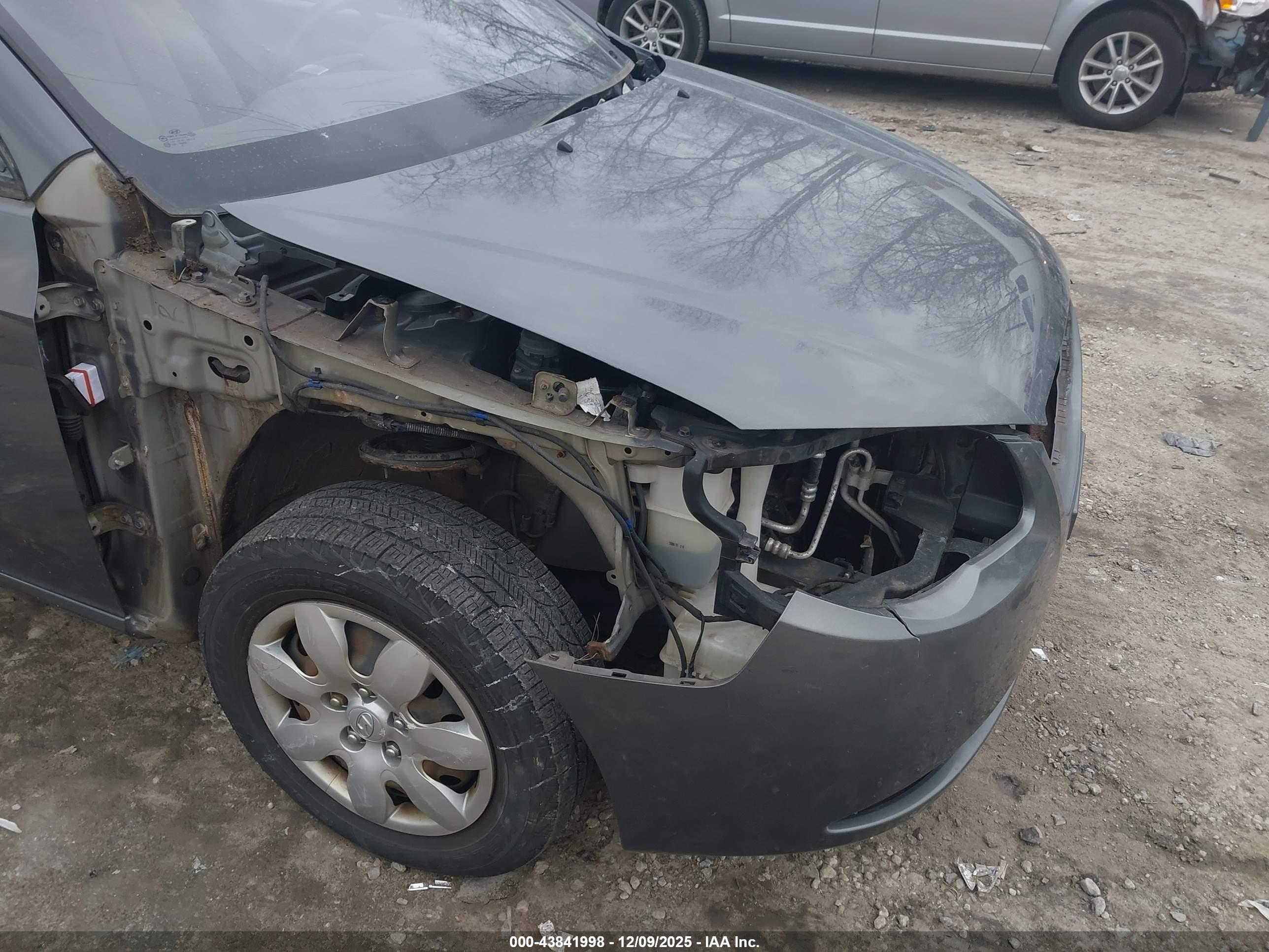 HYUNDAI ELANTRA image 6