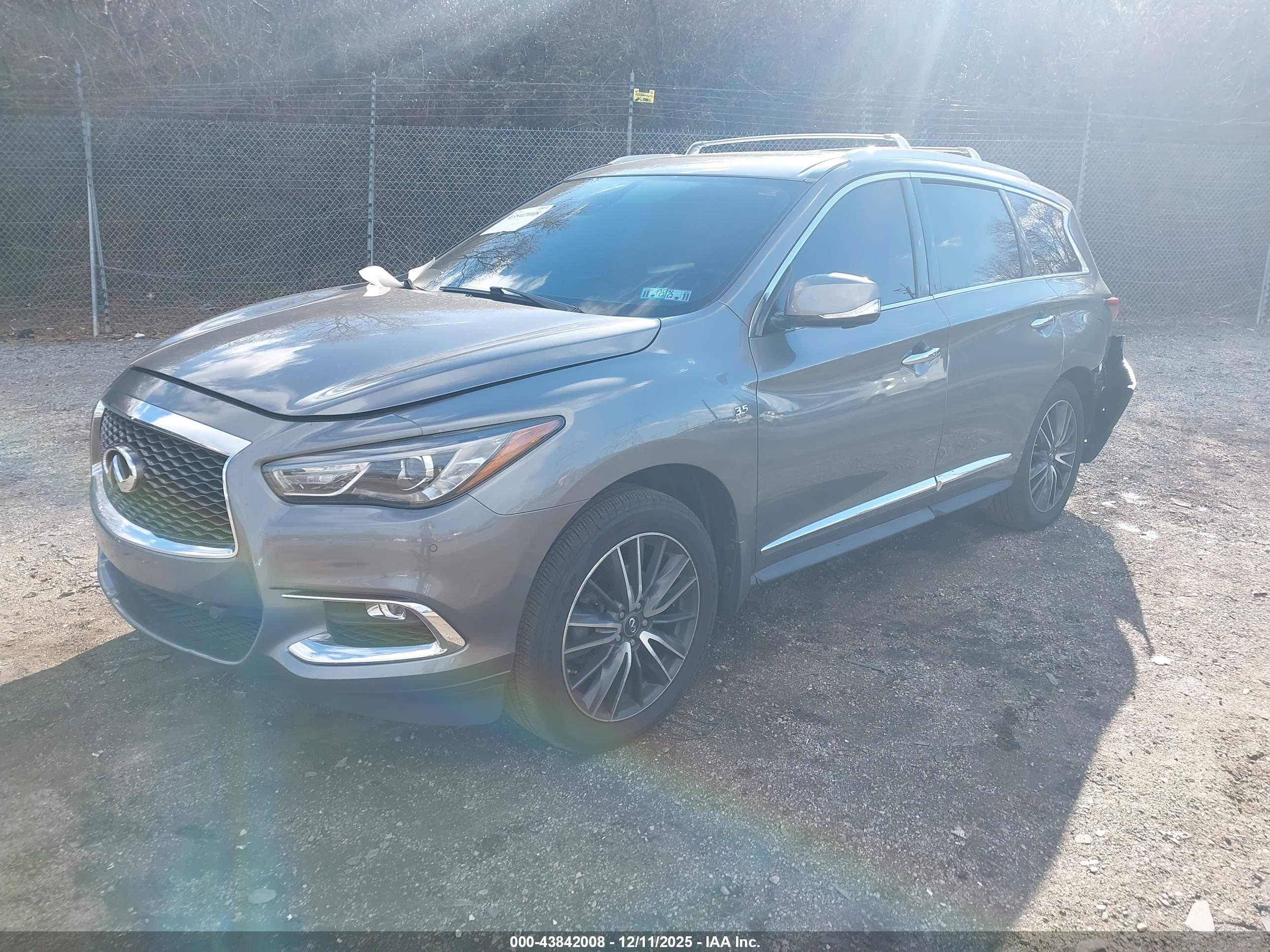 INFINITI QX60 image 2