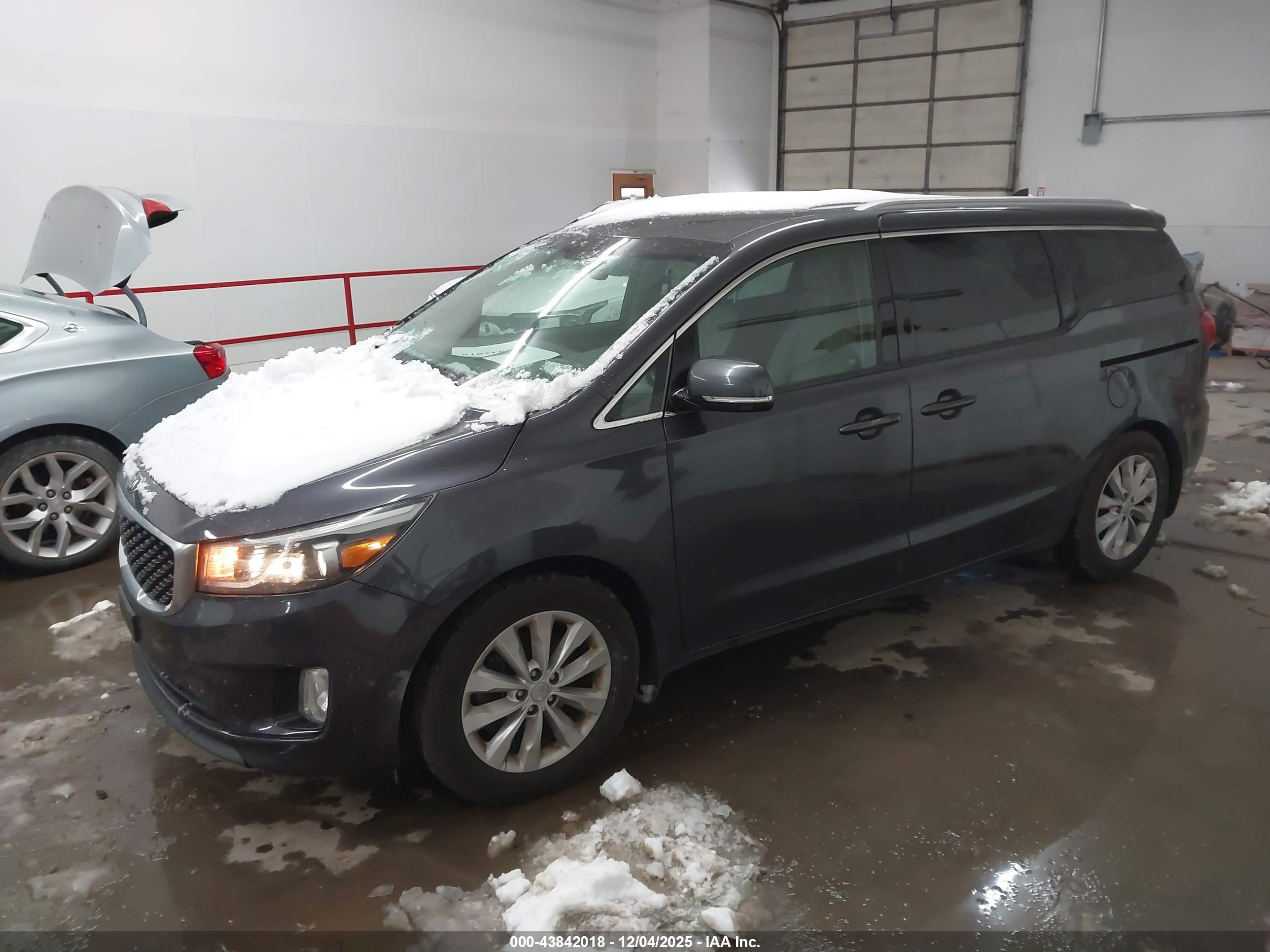 KIA SEDONA image 2