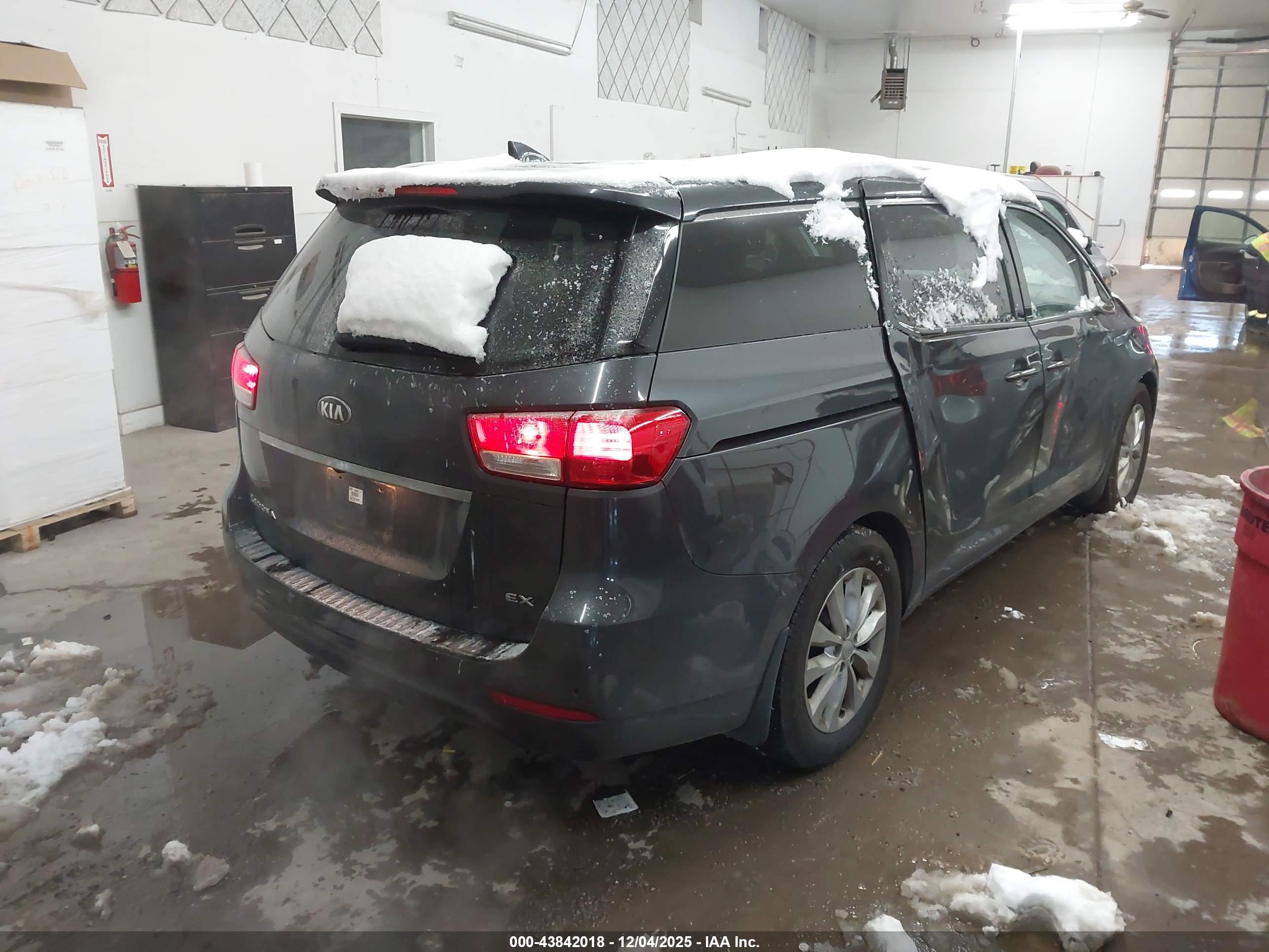 KIA SEDONA image 4