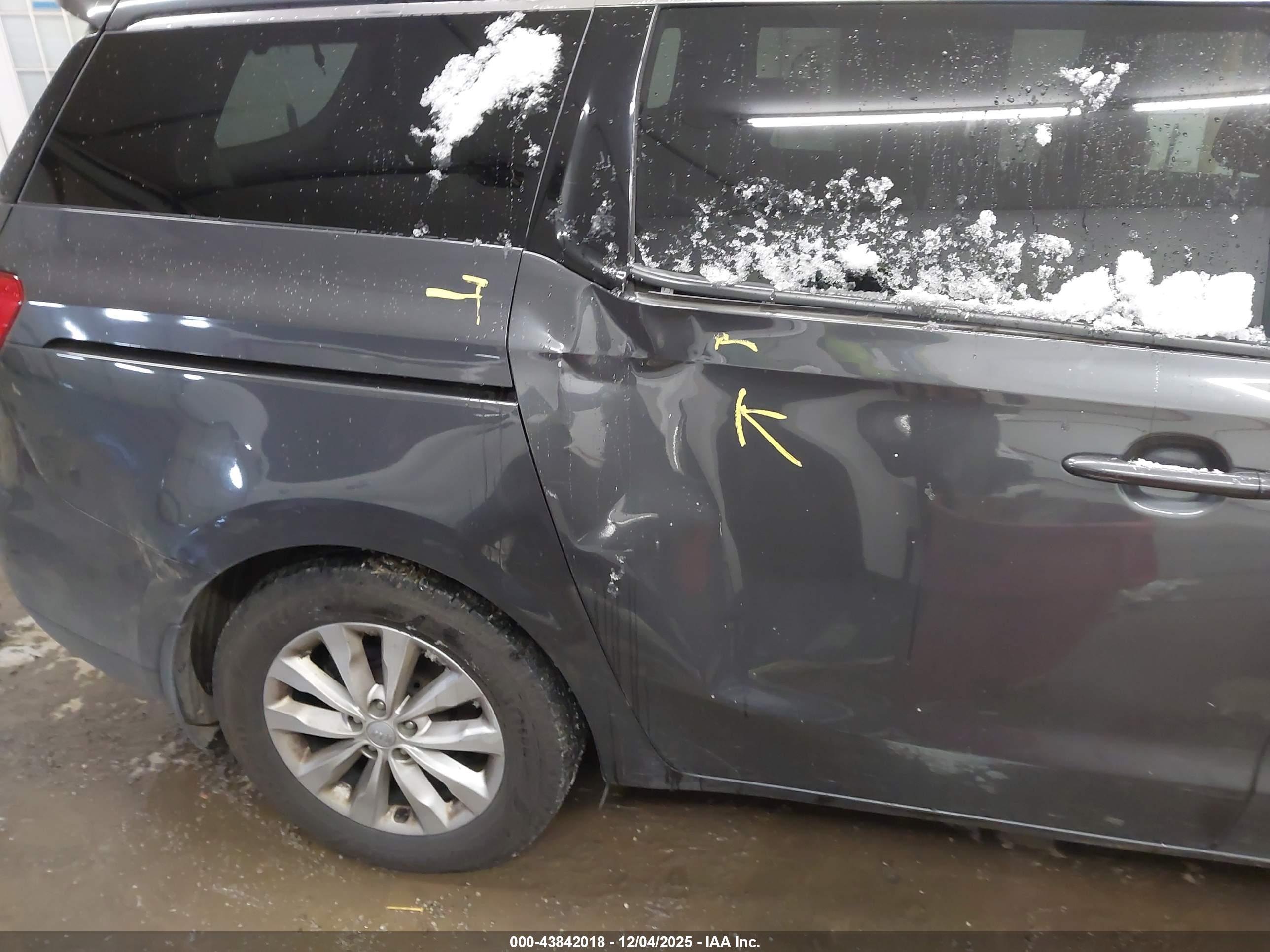 KIA SEDONA image 6