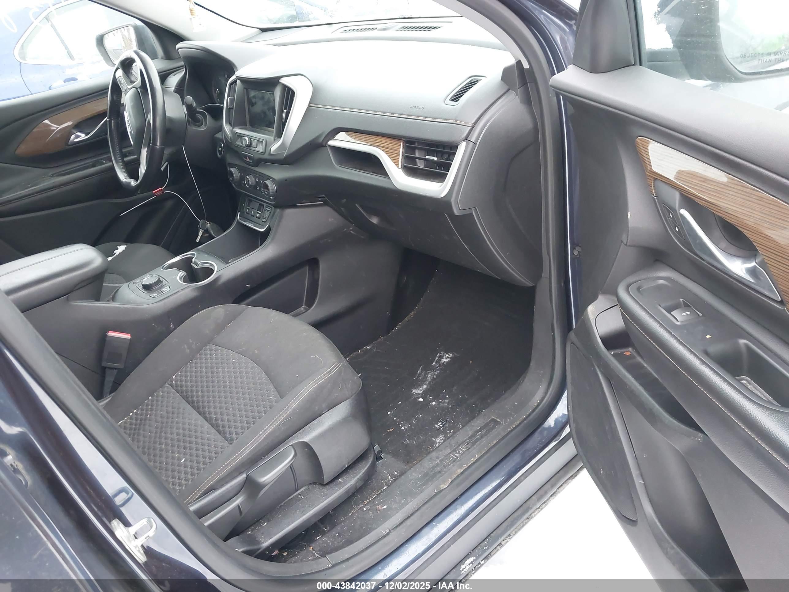 GMC TERRAIN image 5