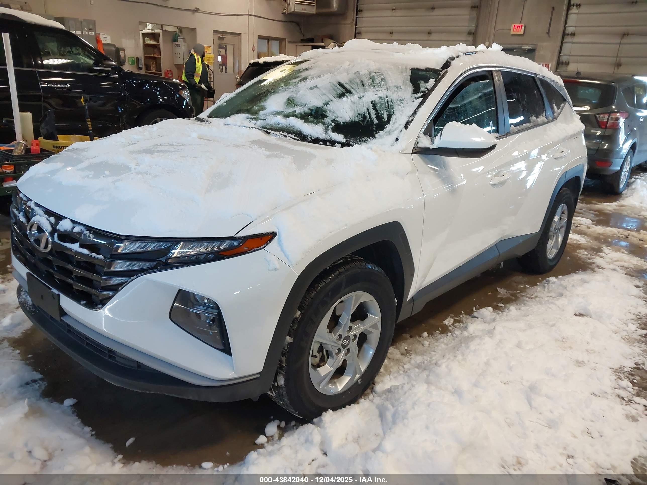 HYUNDAI TUCSON image 2