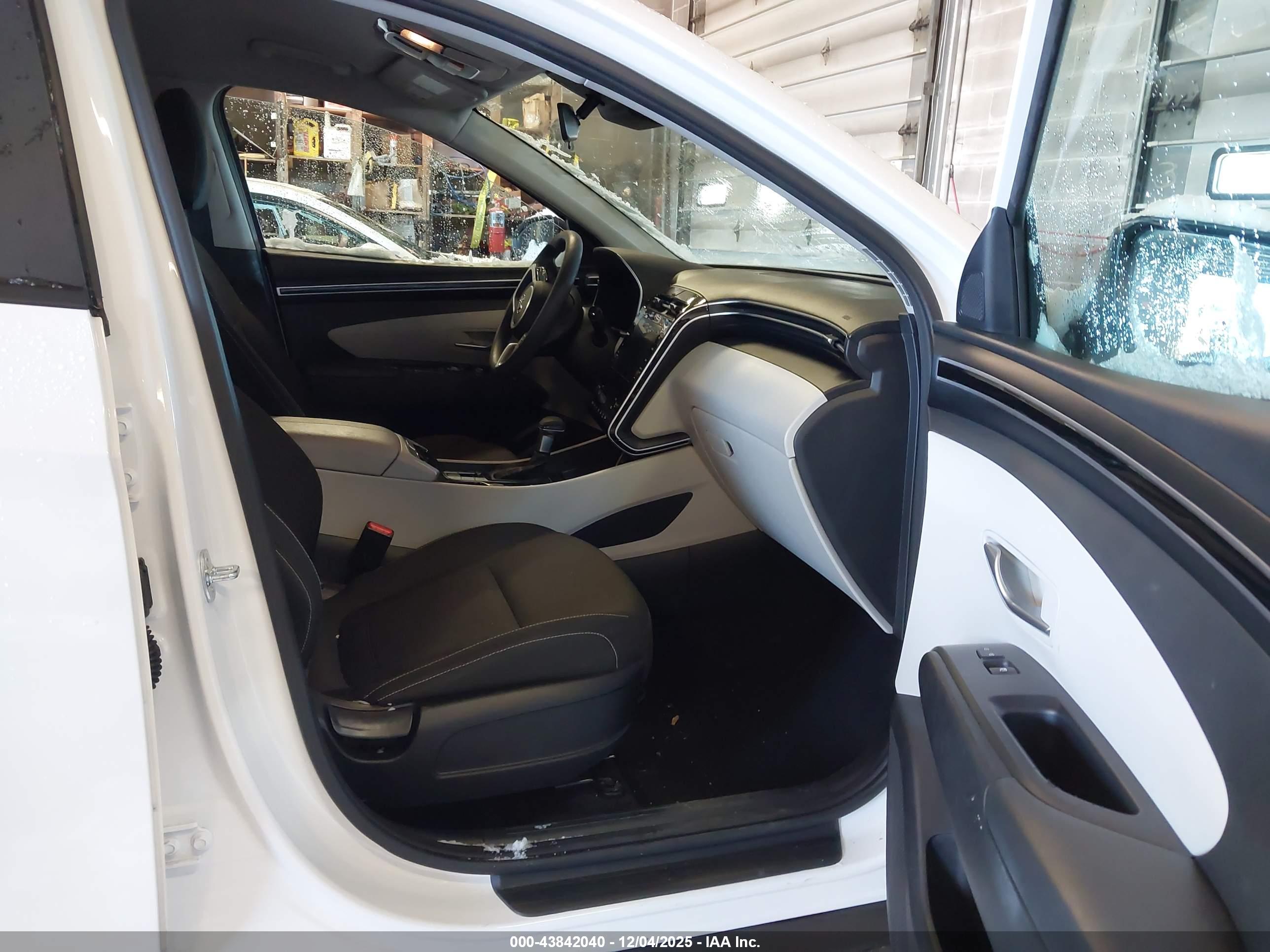 HYUNDAI TUCSON image 5