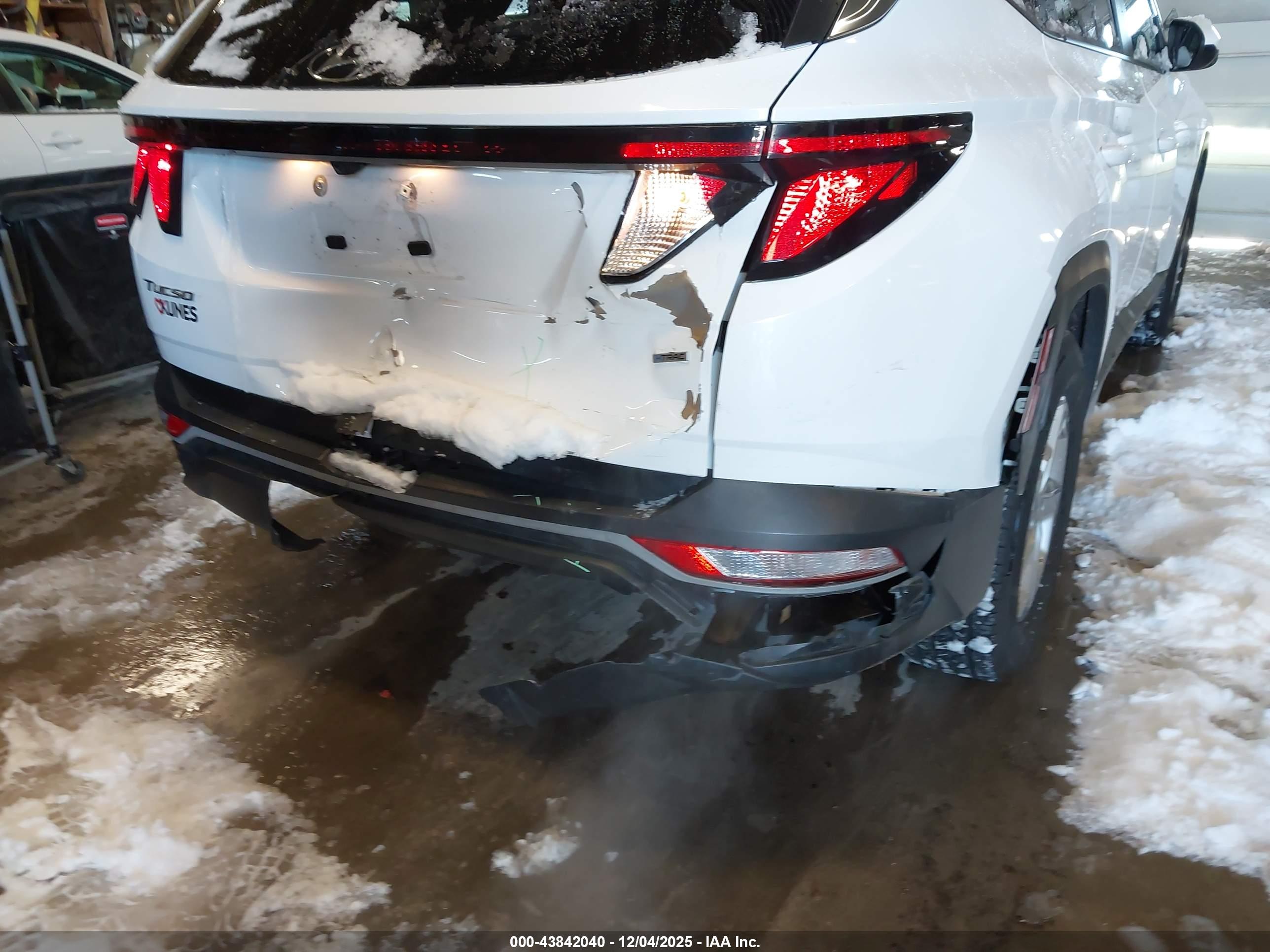 HYUNDAI TUCSON image 6