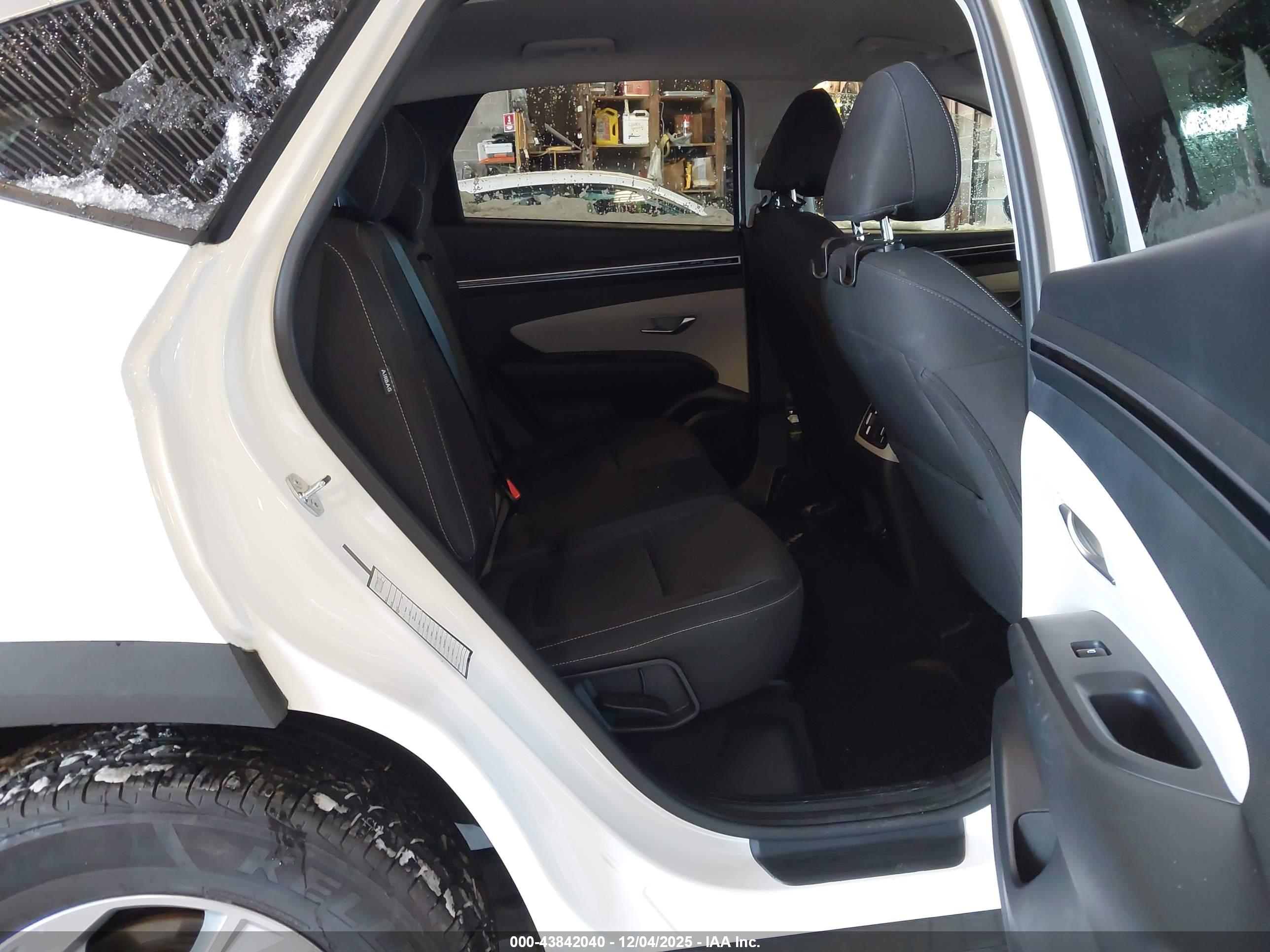HYUNDAI TUCSON image 8