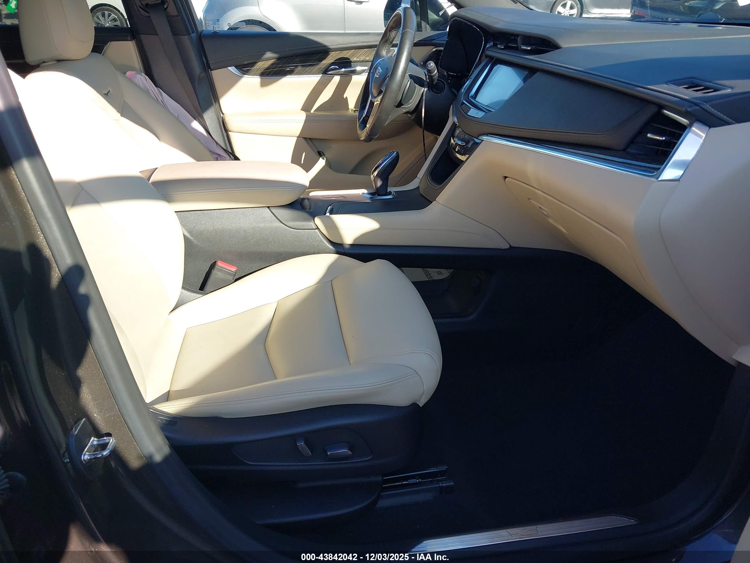 CADILLAC XT5 image 5