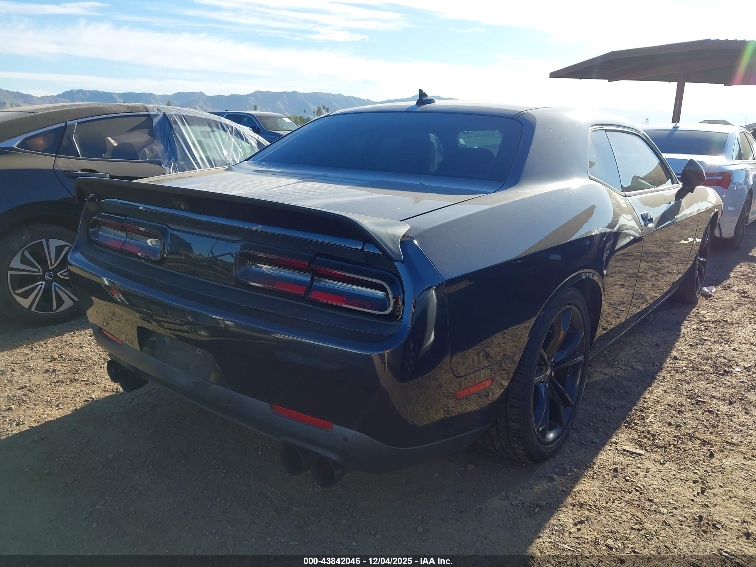 DODGE CHALLENGER image 4