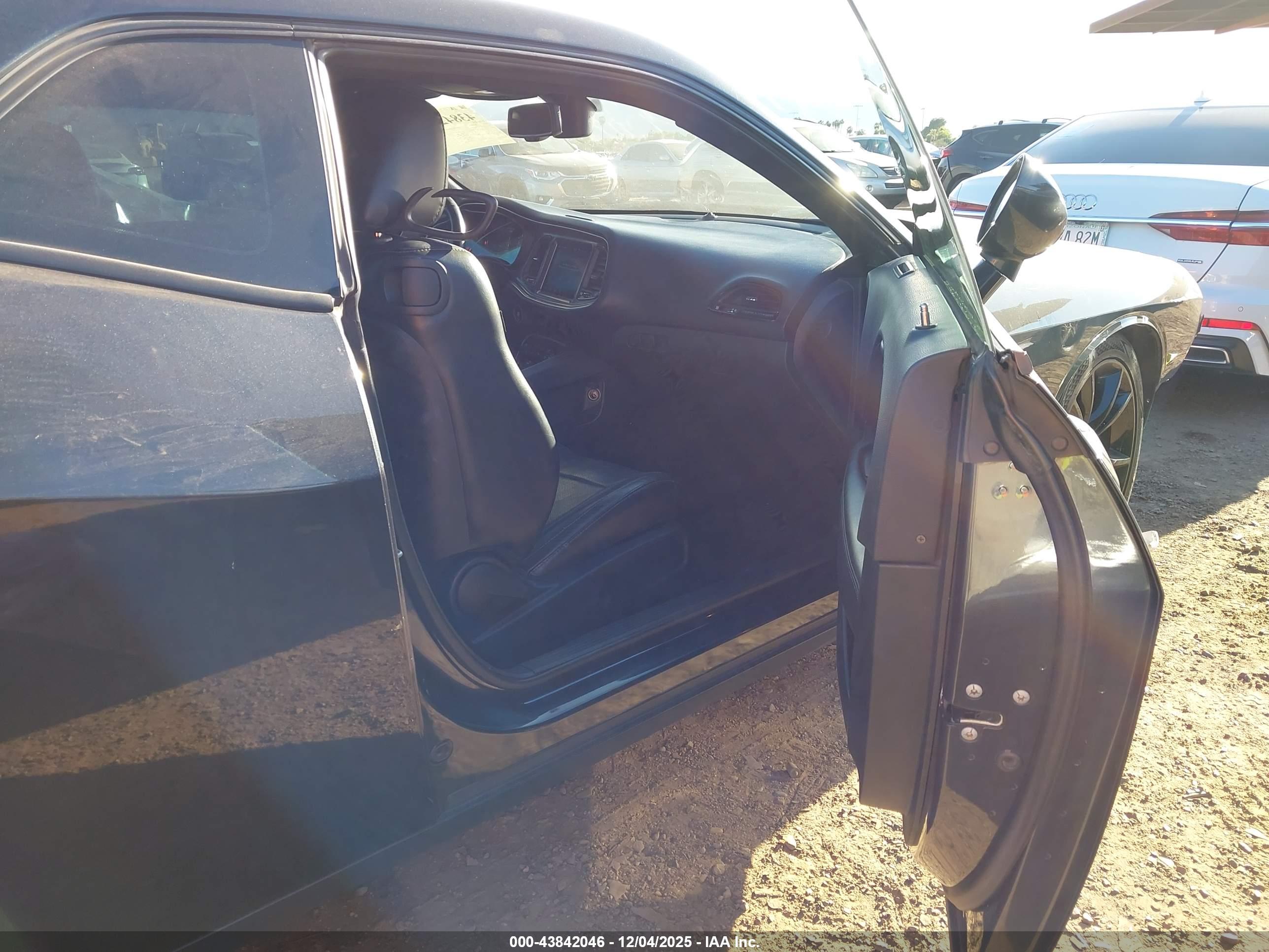 DODGE CHALLENGER image 5