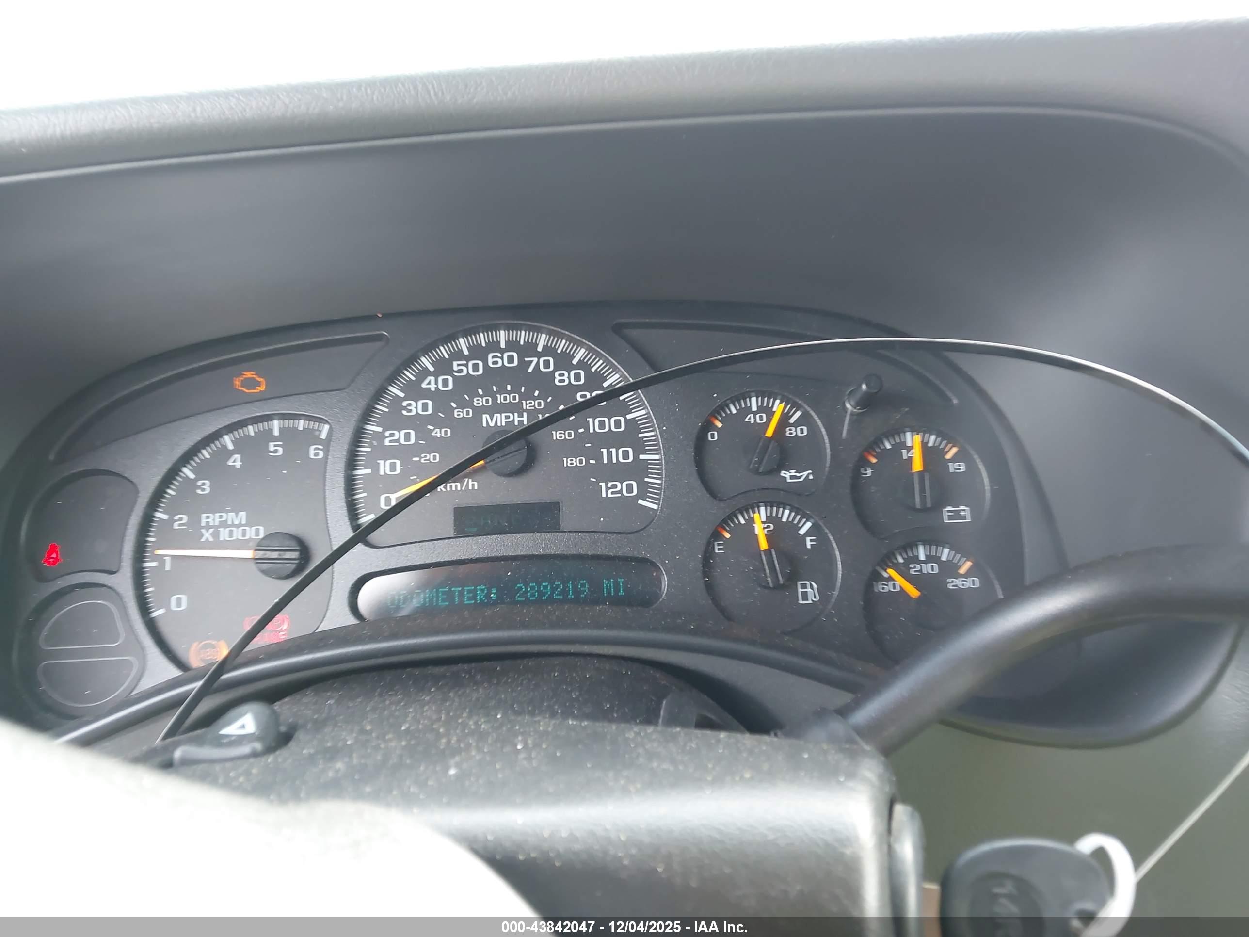 CHEVROLET SUBURBAN image 7