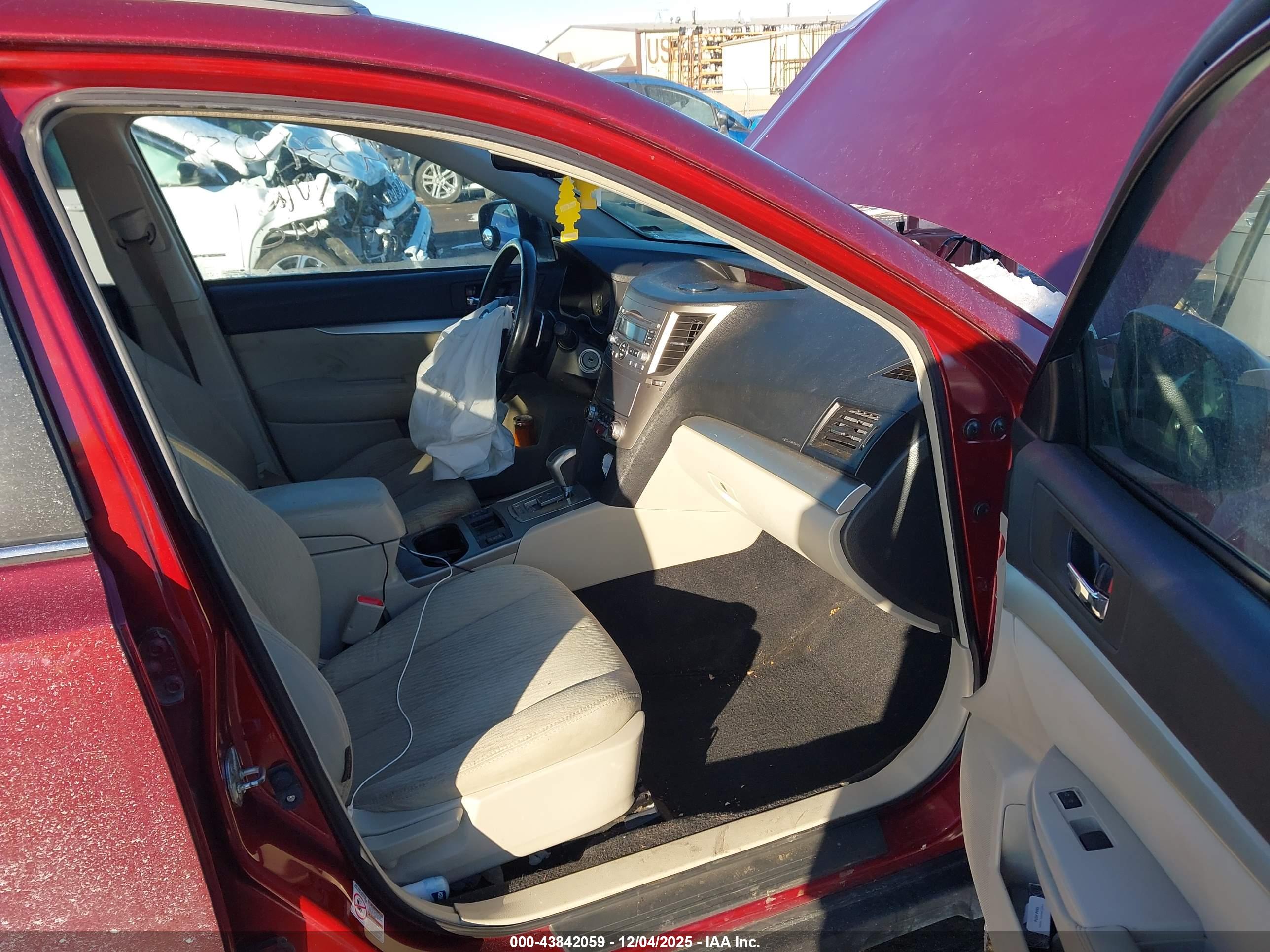 SUBARU OUTBACK image 5