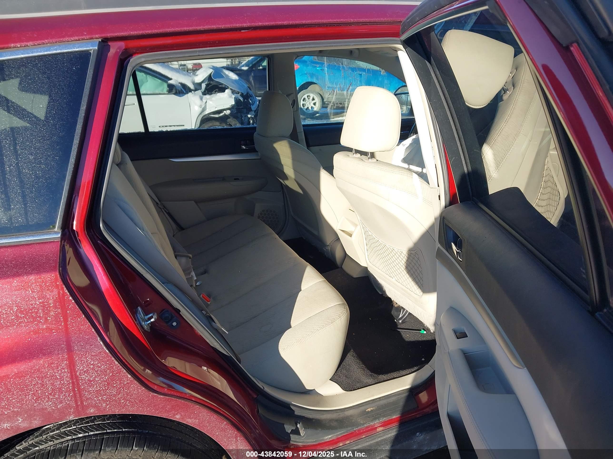 SUBARU OUTBACK image 8