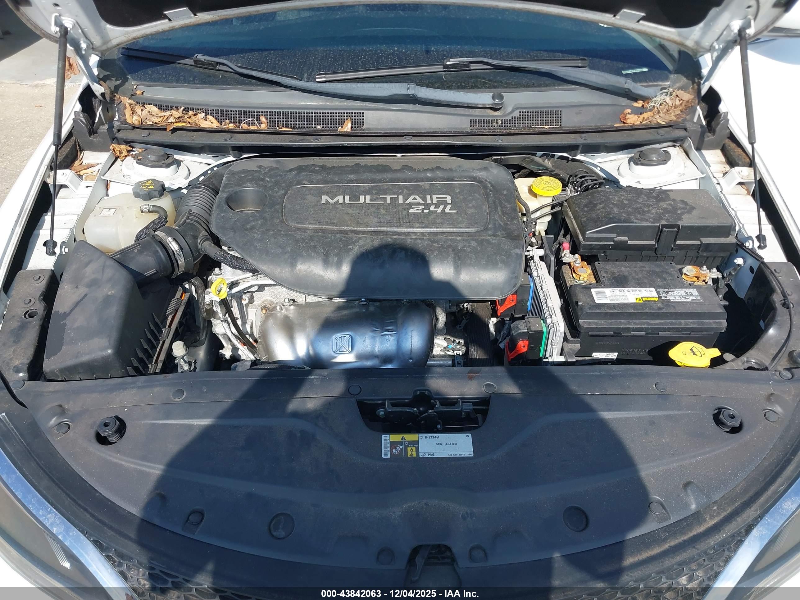 CHRYSLER 200 image 10