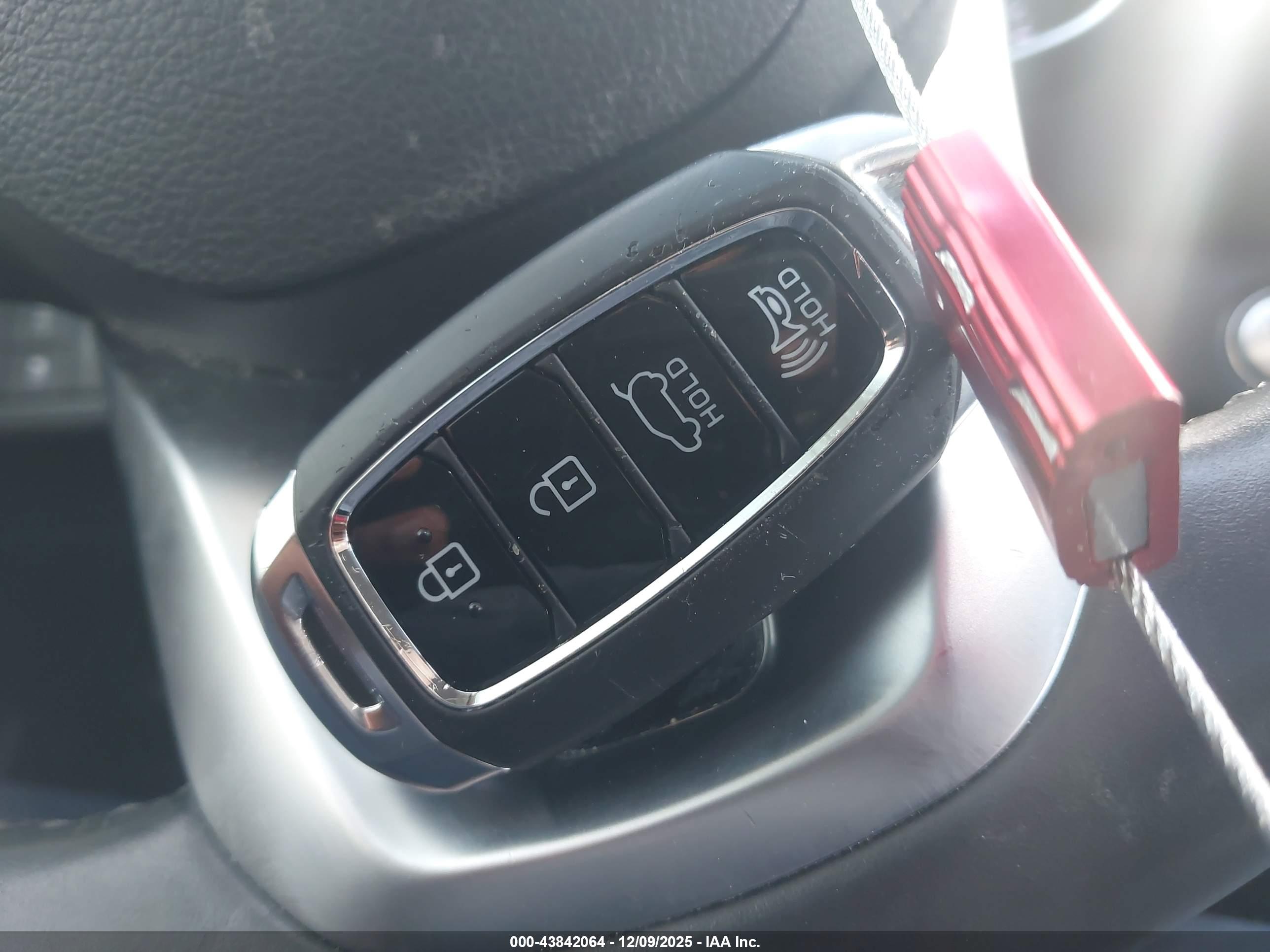 HYUNDAI SANTA image 11