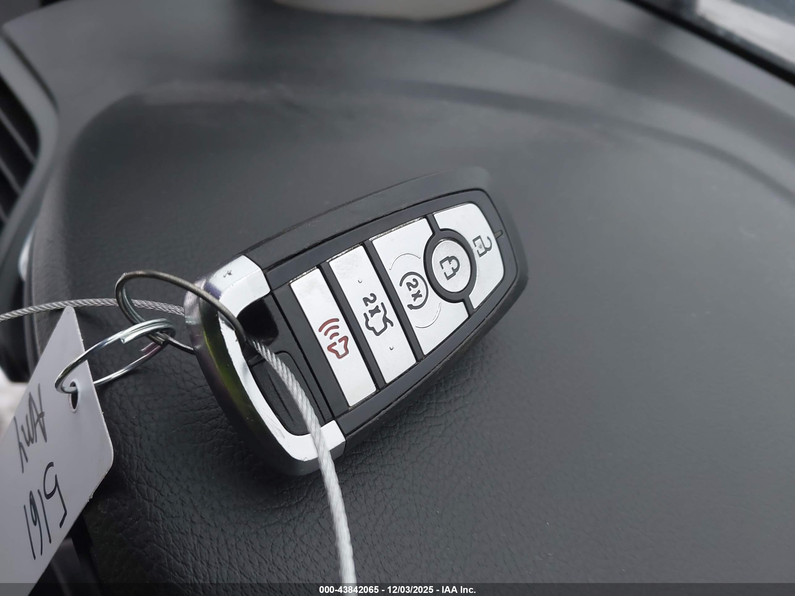 FORD FUSION image 11