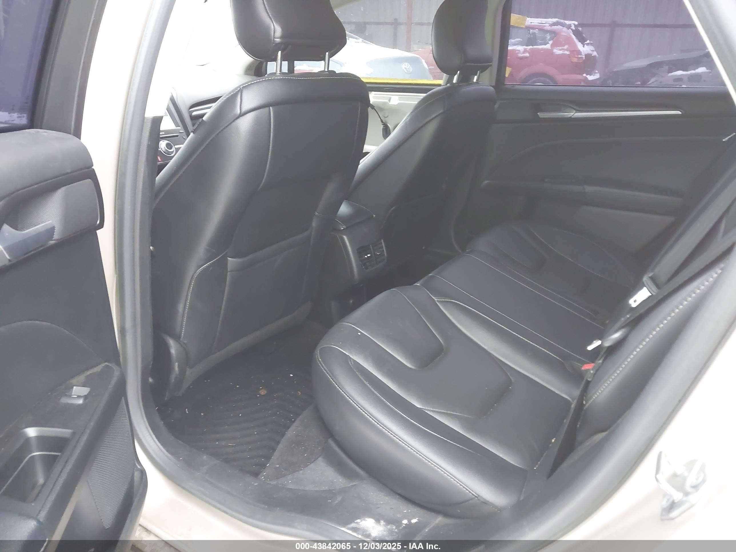 FORD FUSION image 8