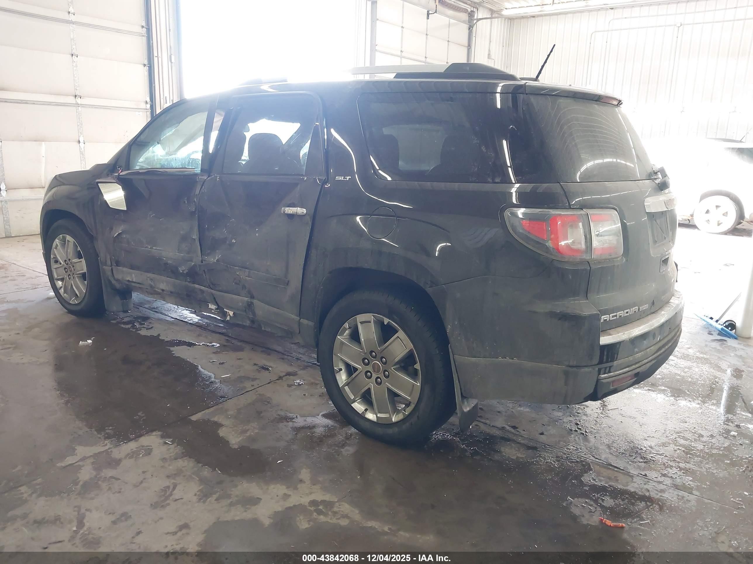 GMC ACADIA image 3