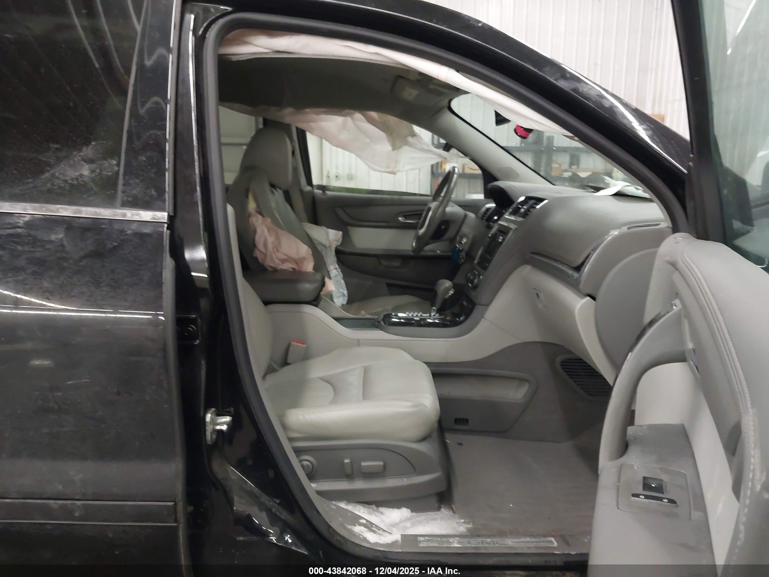 GMC ACADIA image 5