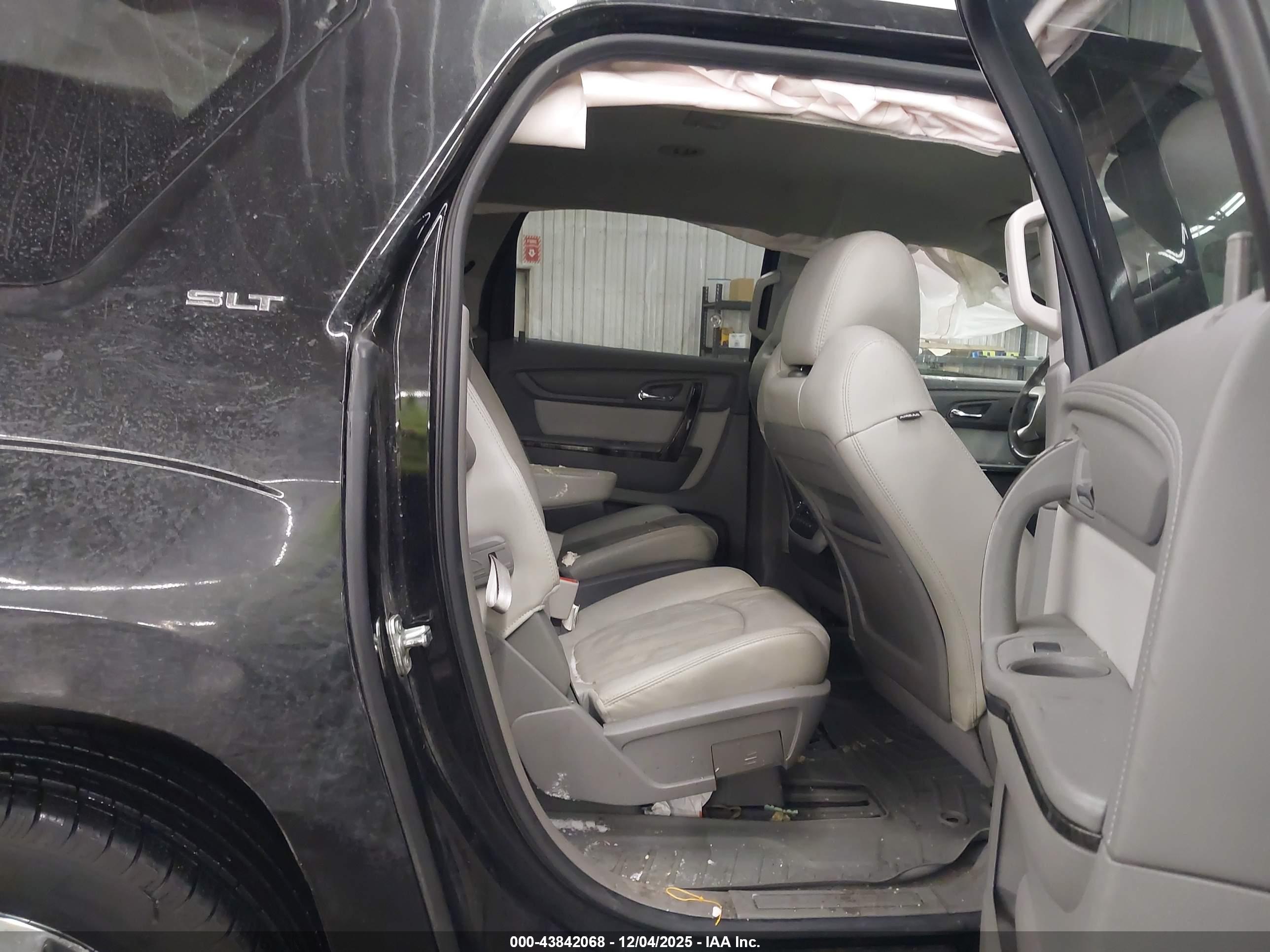GMC ACADIA image 8