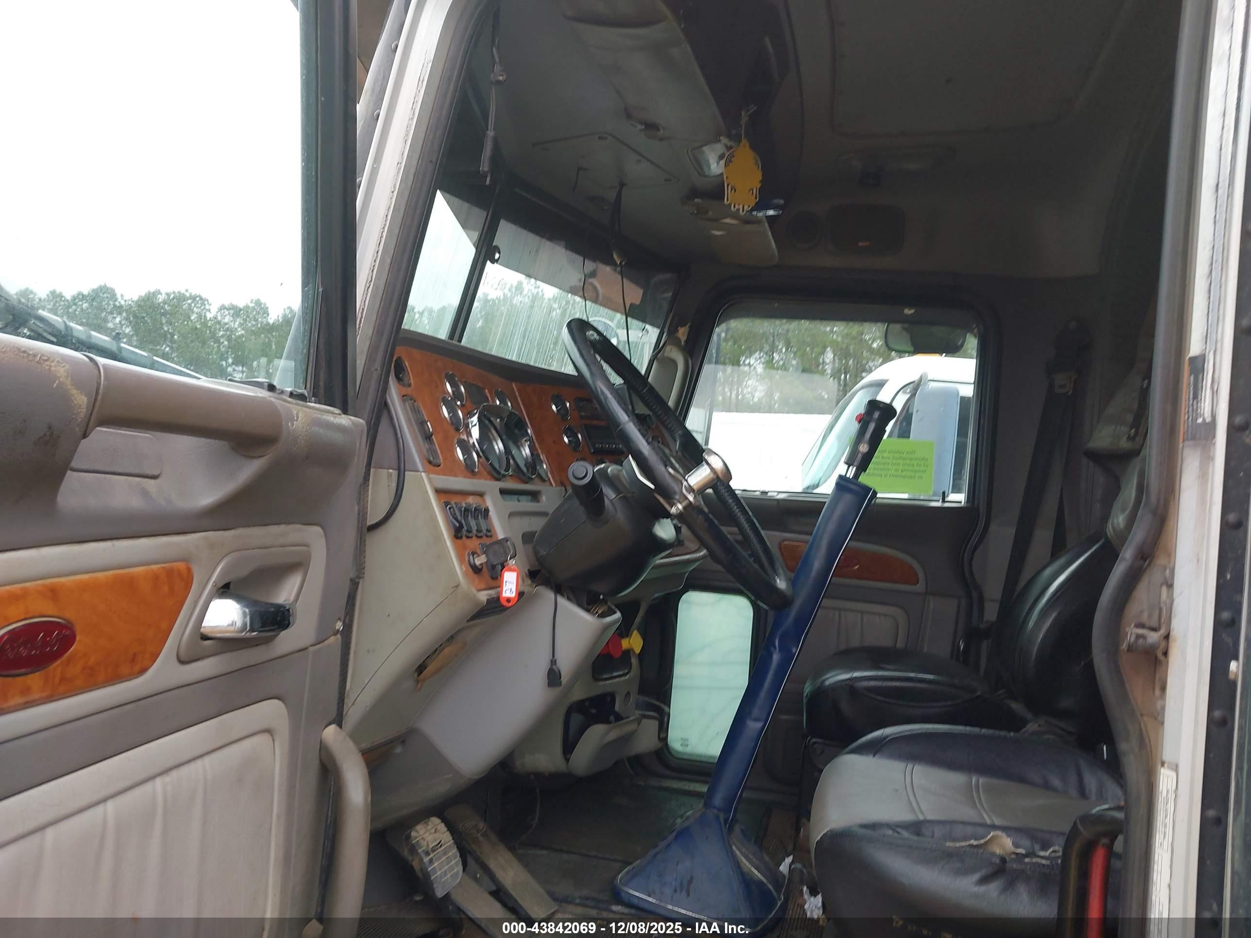 PETERBILT 379 image 7