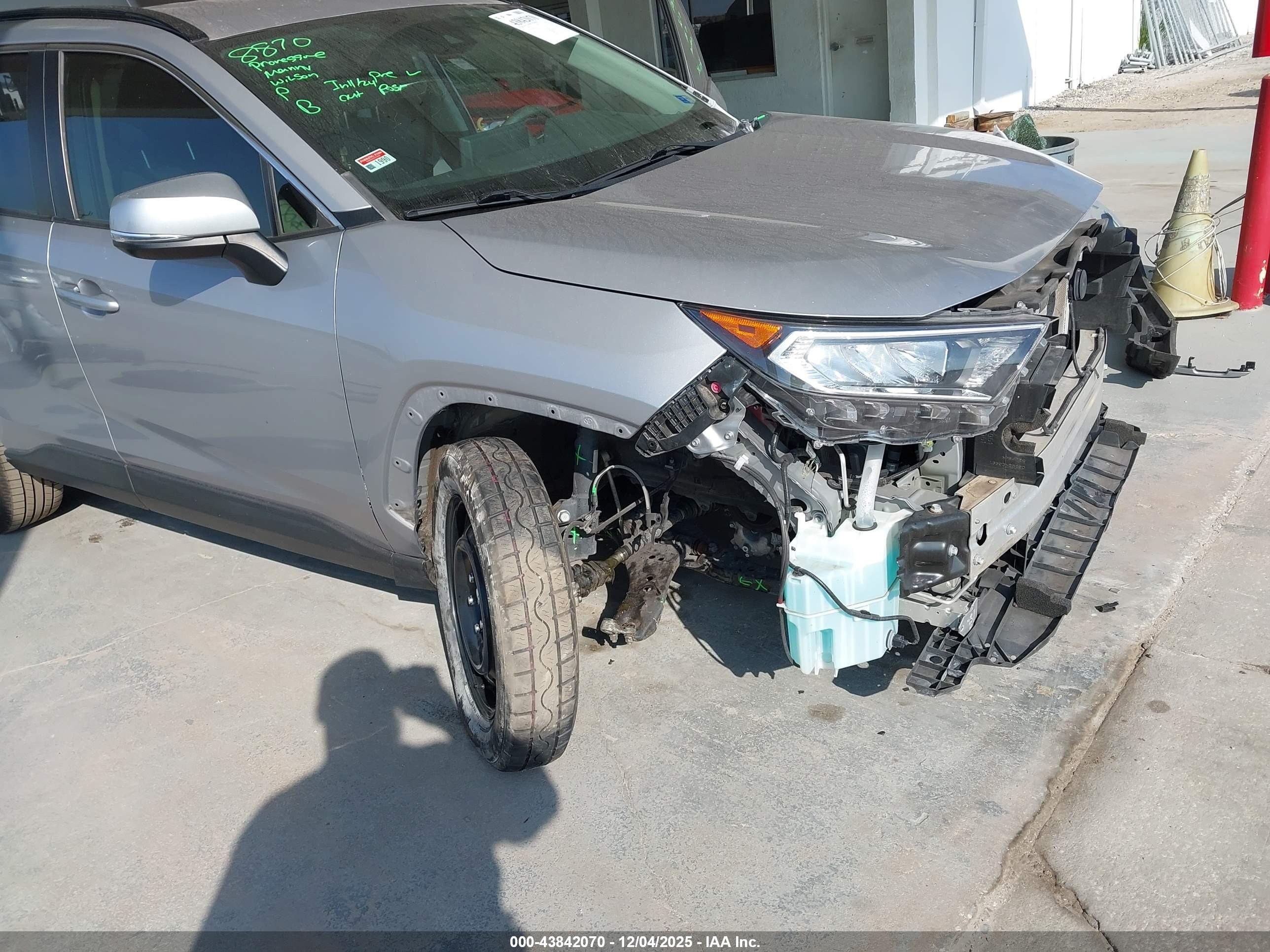 TOYOTA RAV4 image 6