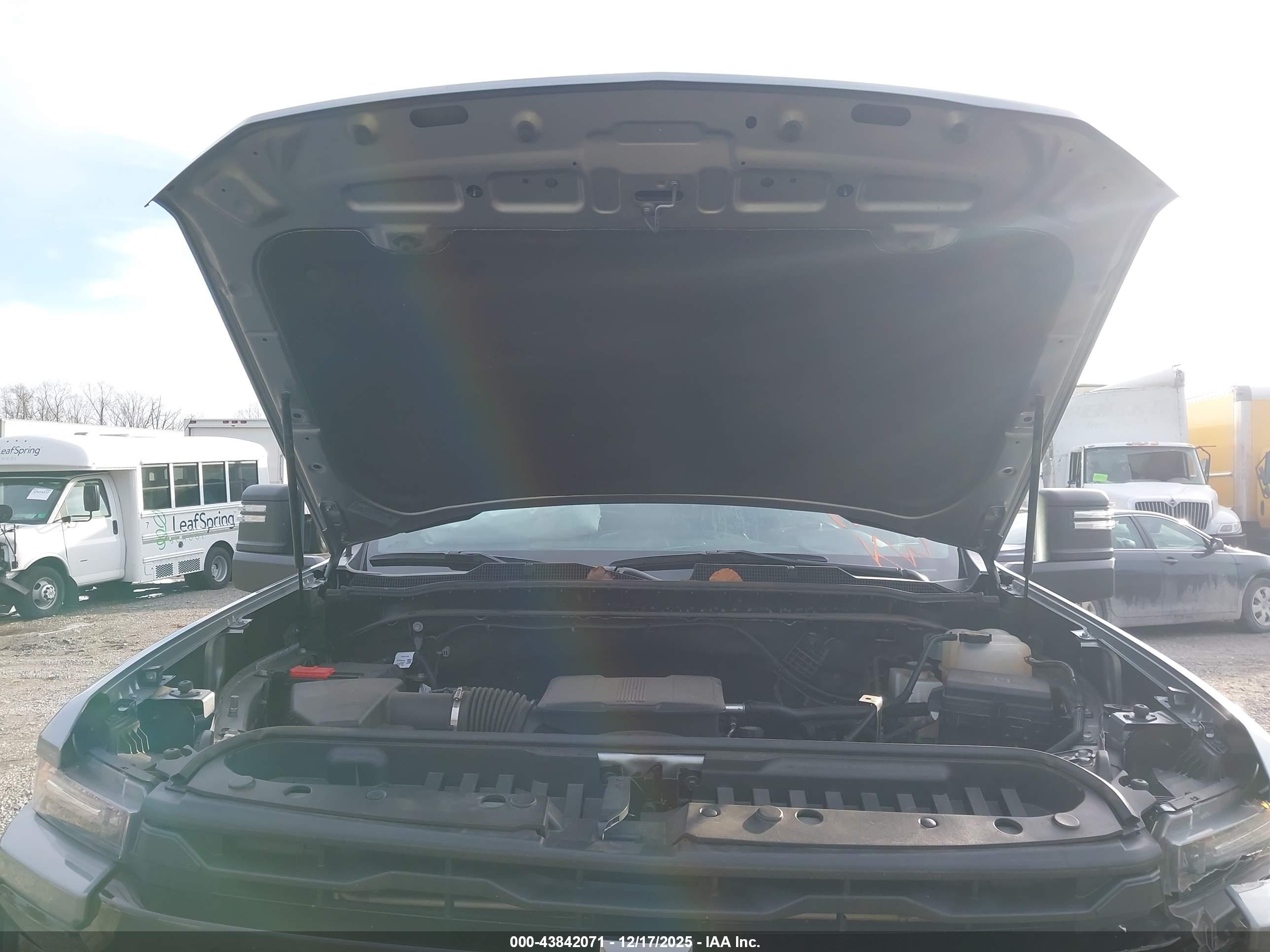 CHEVROLET SILVERADO image 10