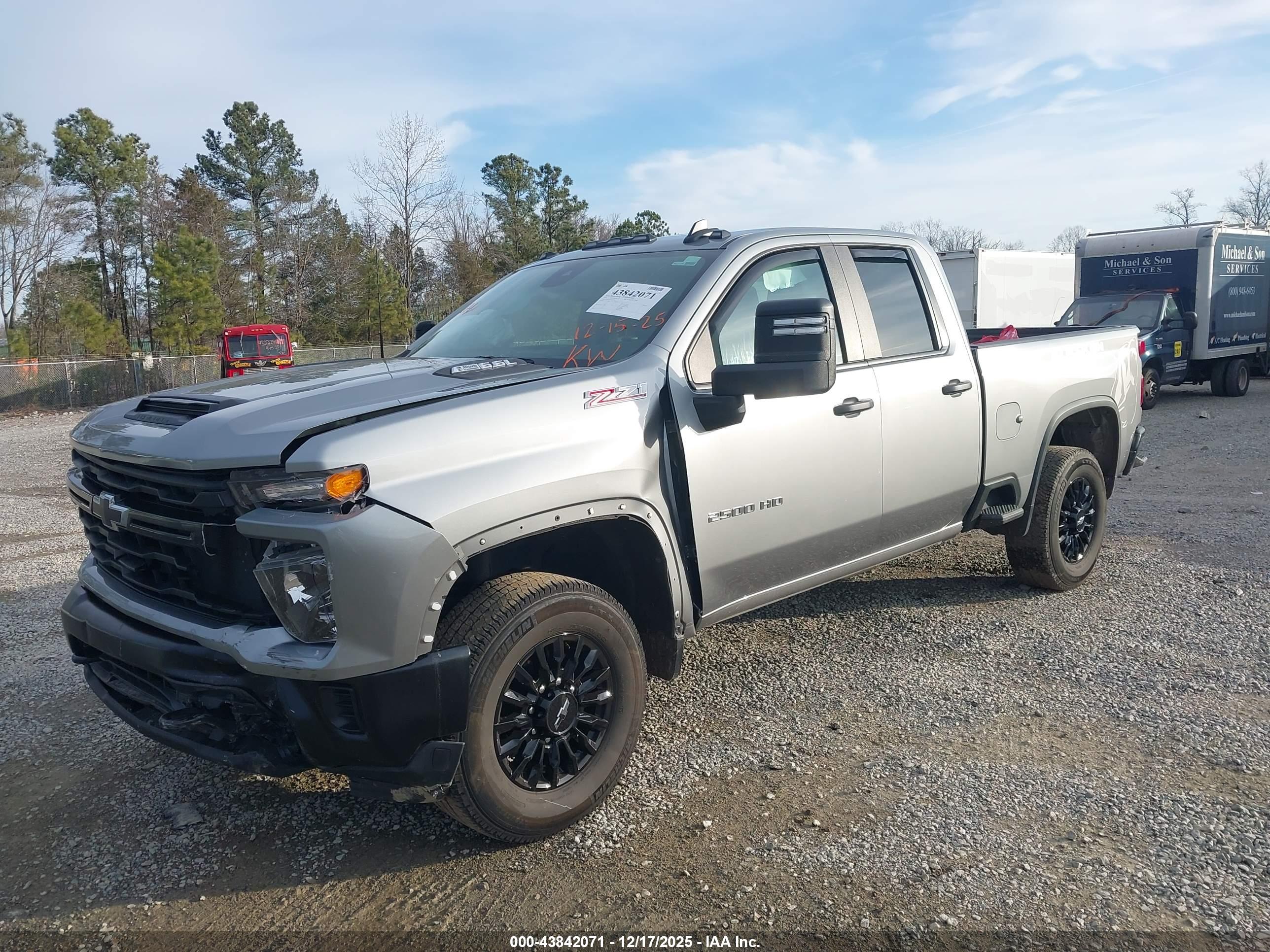 CHEVROLET SILVERADO image 2