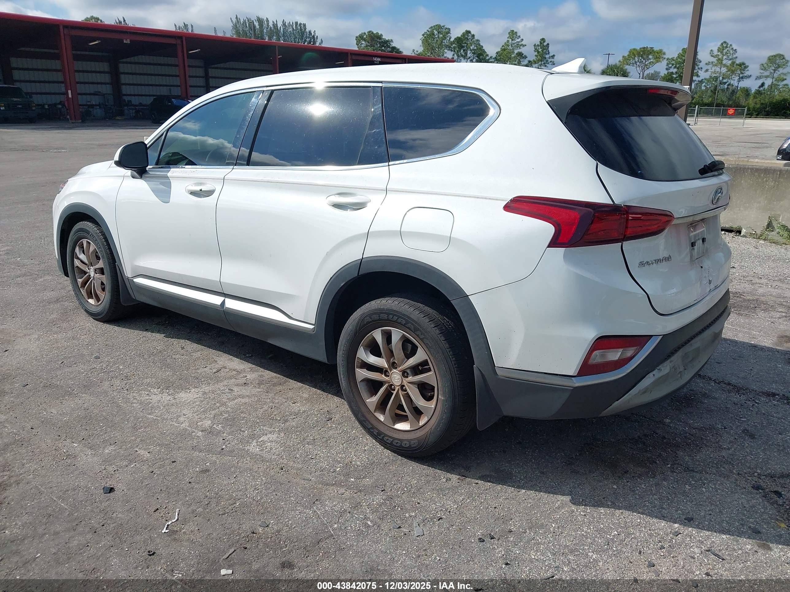 HYUNDAI SANTA image 3