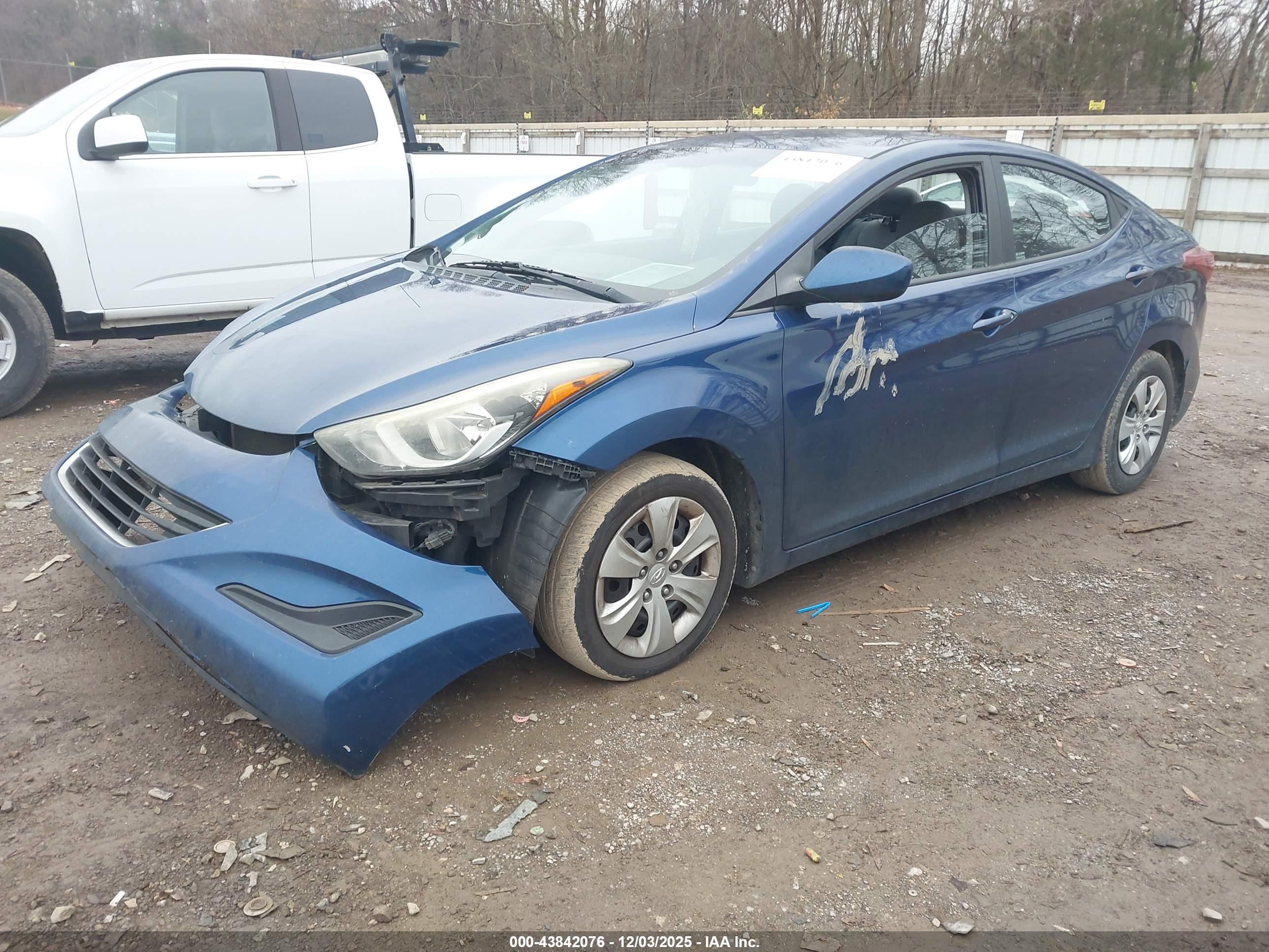 HYUNDAI ELANTRA image 2