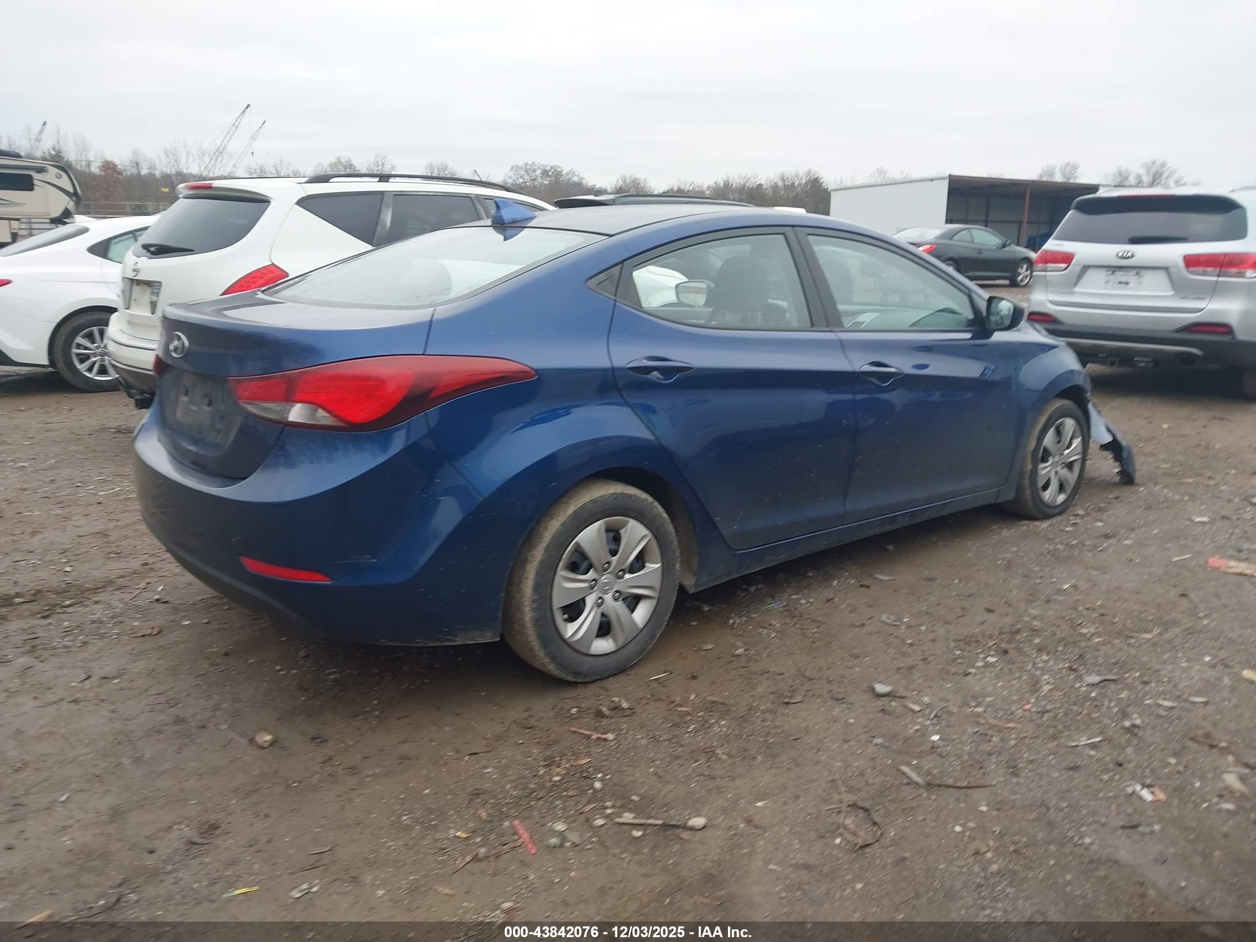 HYUNDAI ELANTRA image 4