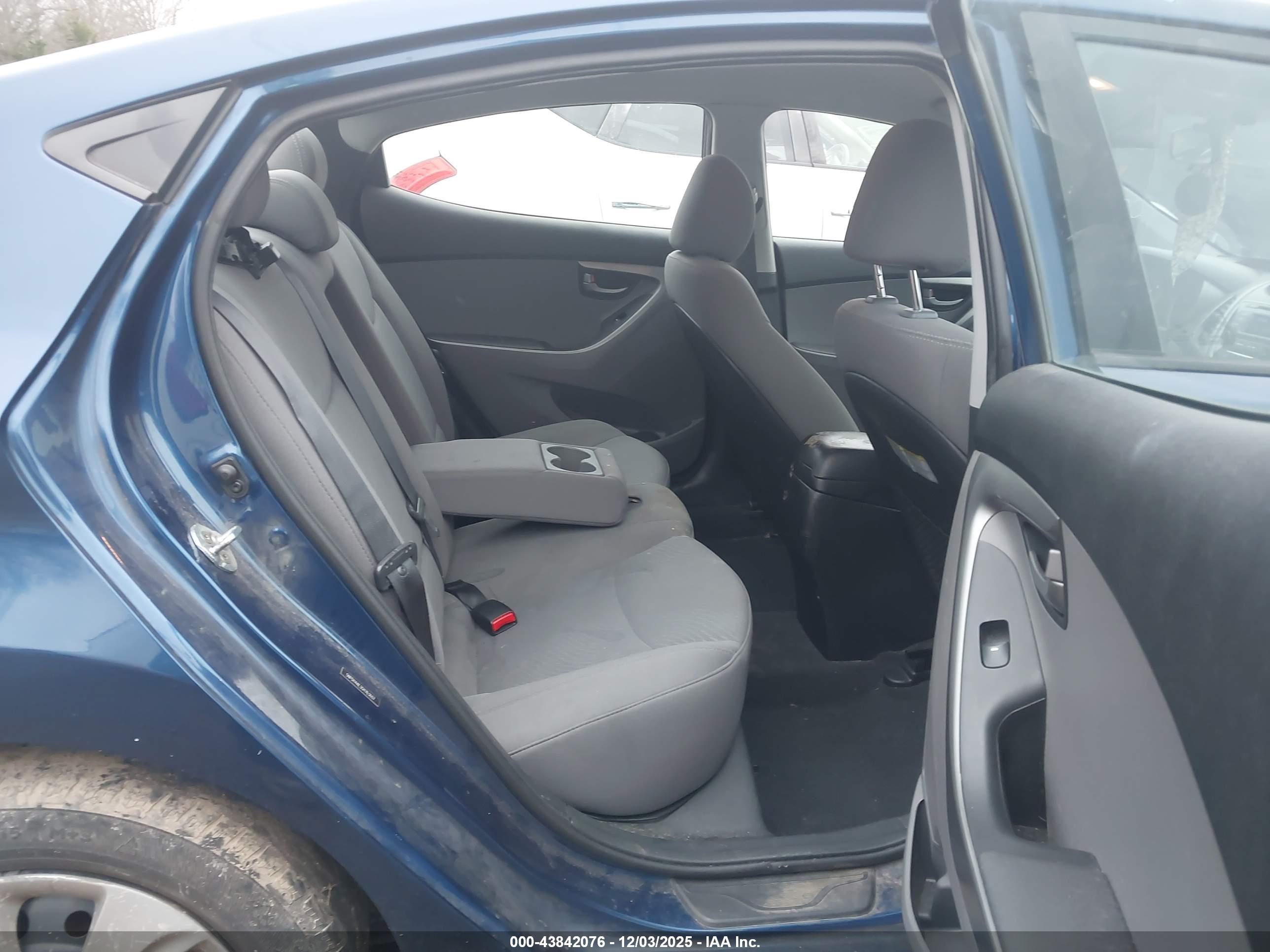HYUNDAI ELANTRA image 8