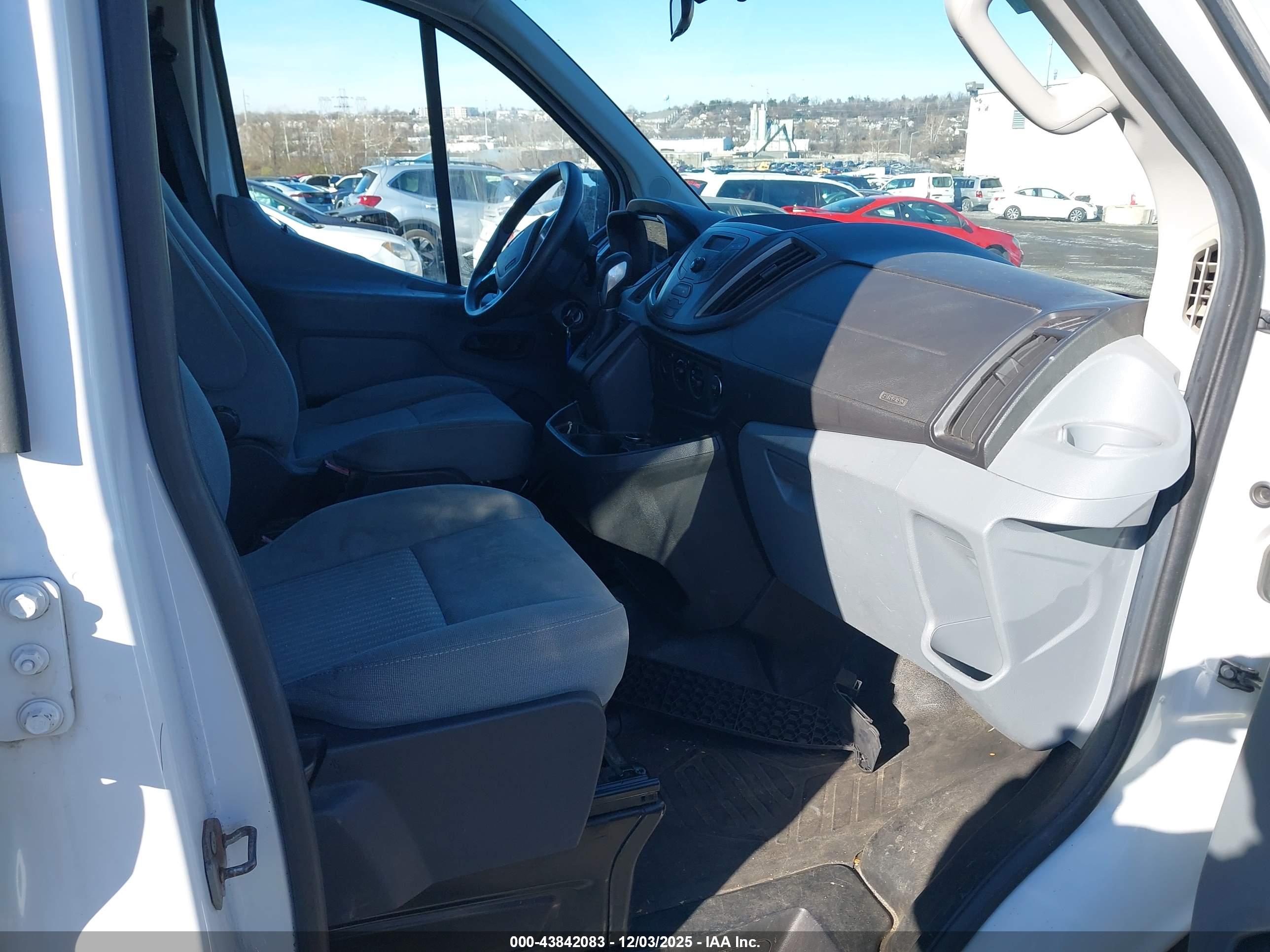 FORD TRANSIT-250 image 5