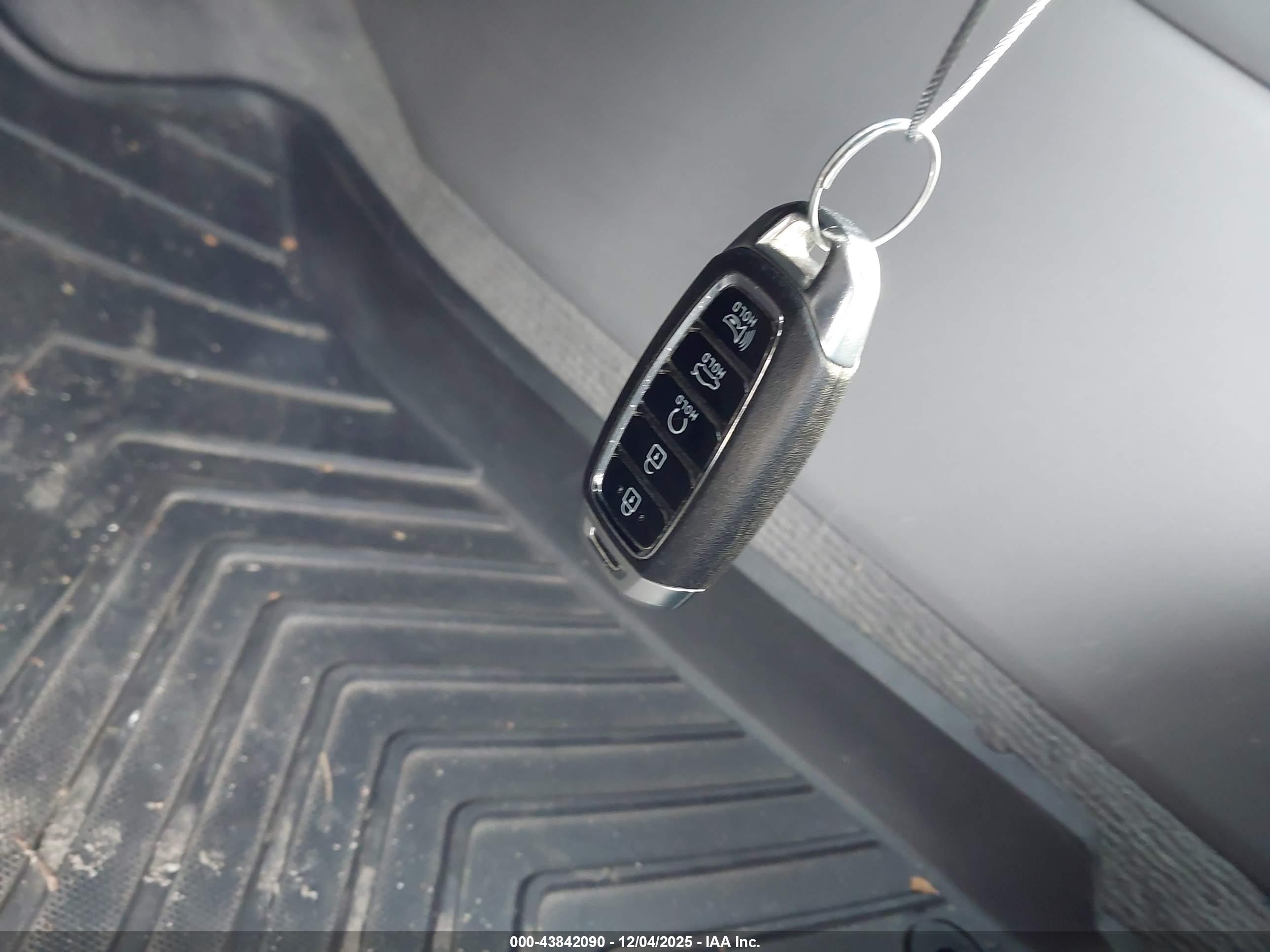 HYUNDAI ELANTRA image 11